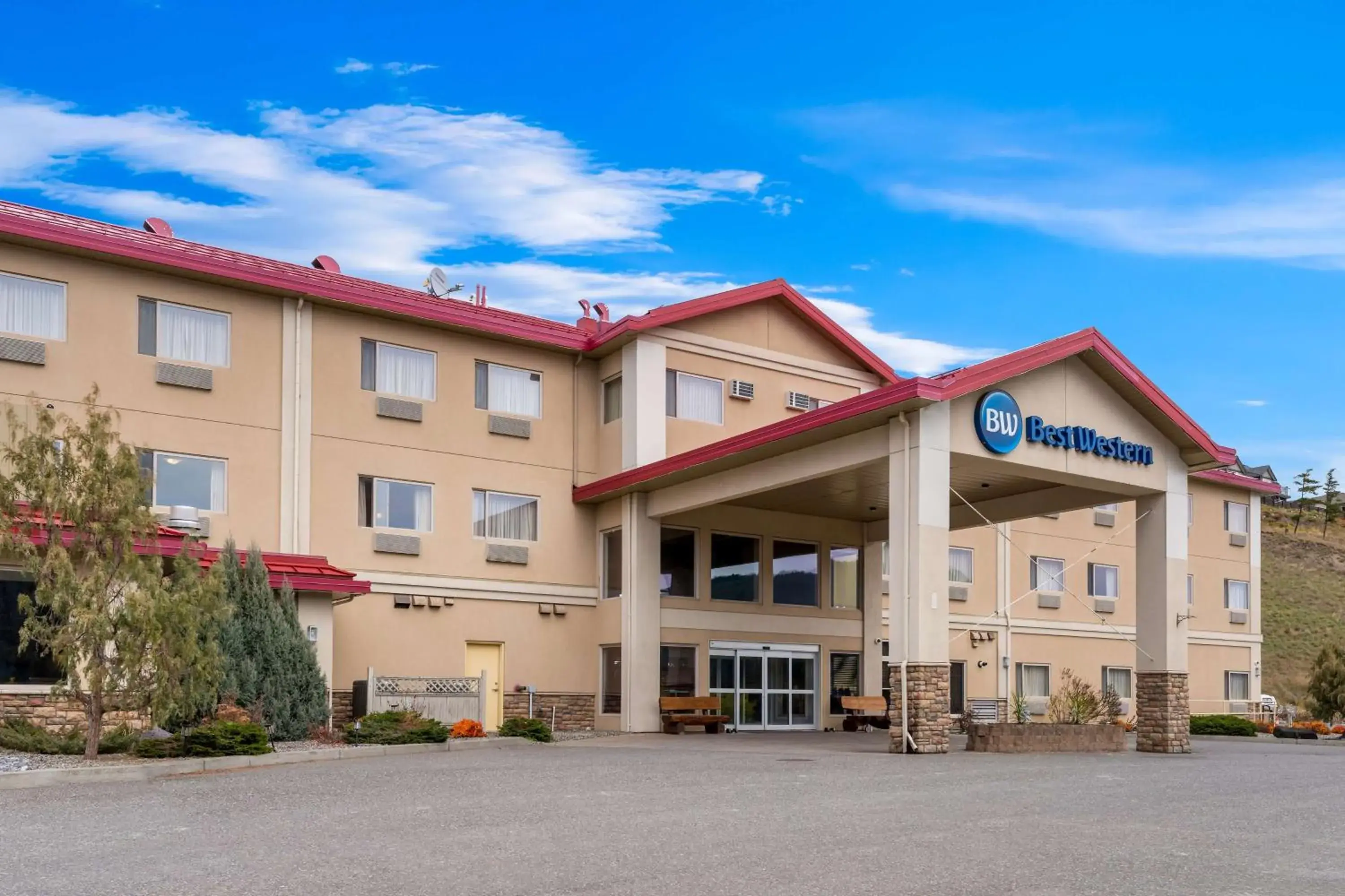 Property building in Best Western Williams Lake Property building in Best Western Williams Lake
