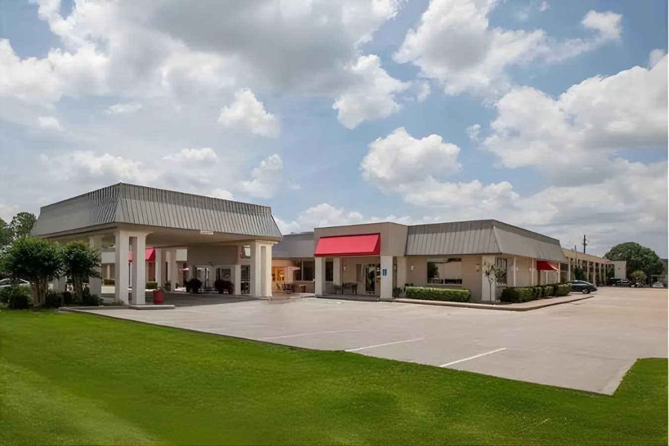 Property building in Iberia House & Suites