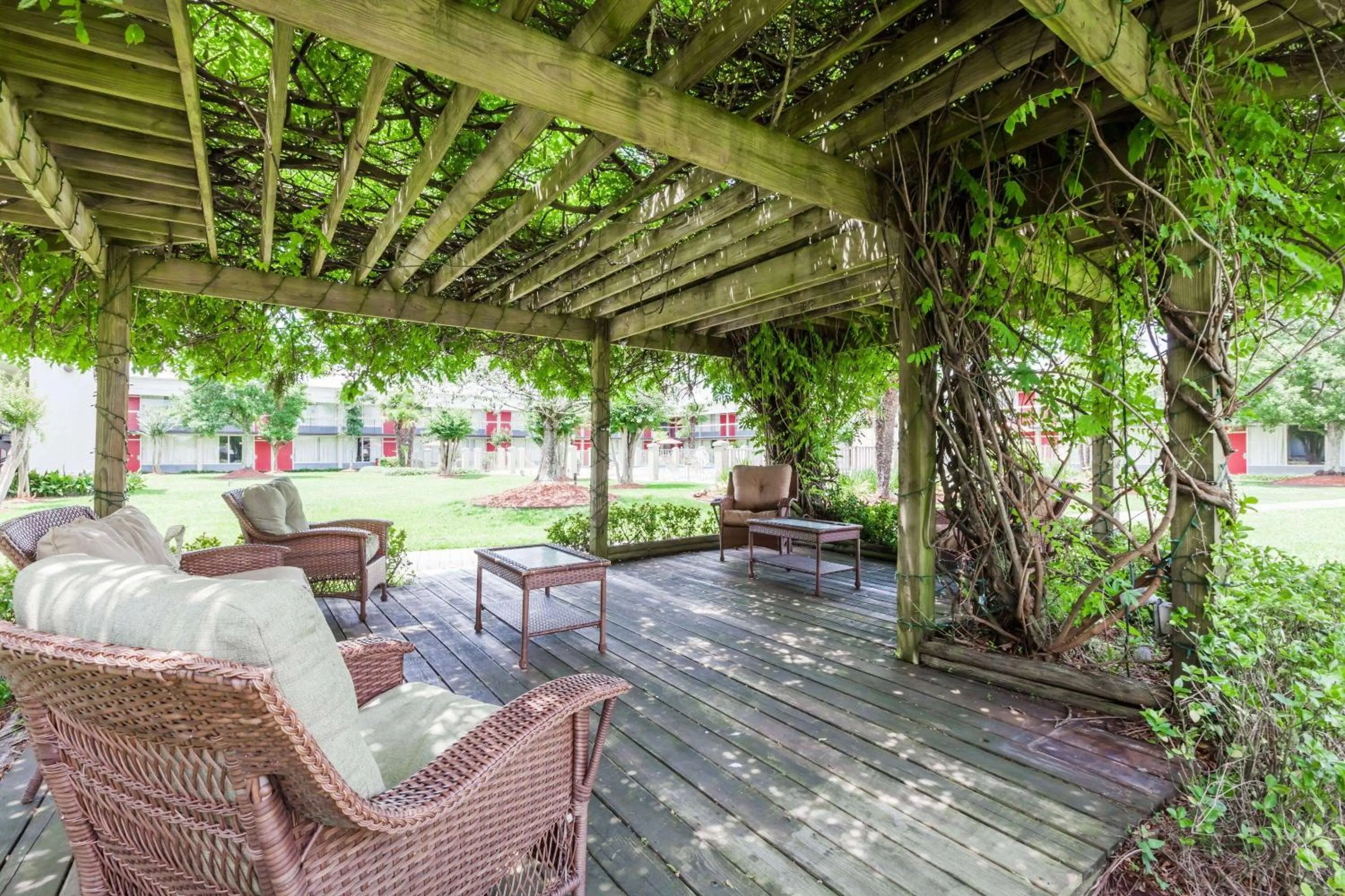 Inner courtyard view in Ramada by Wyndham New Iberia