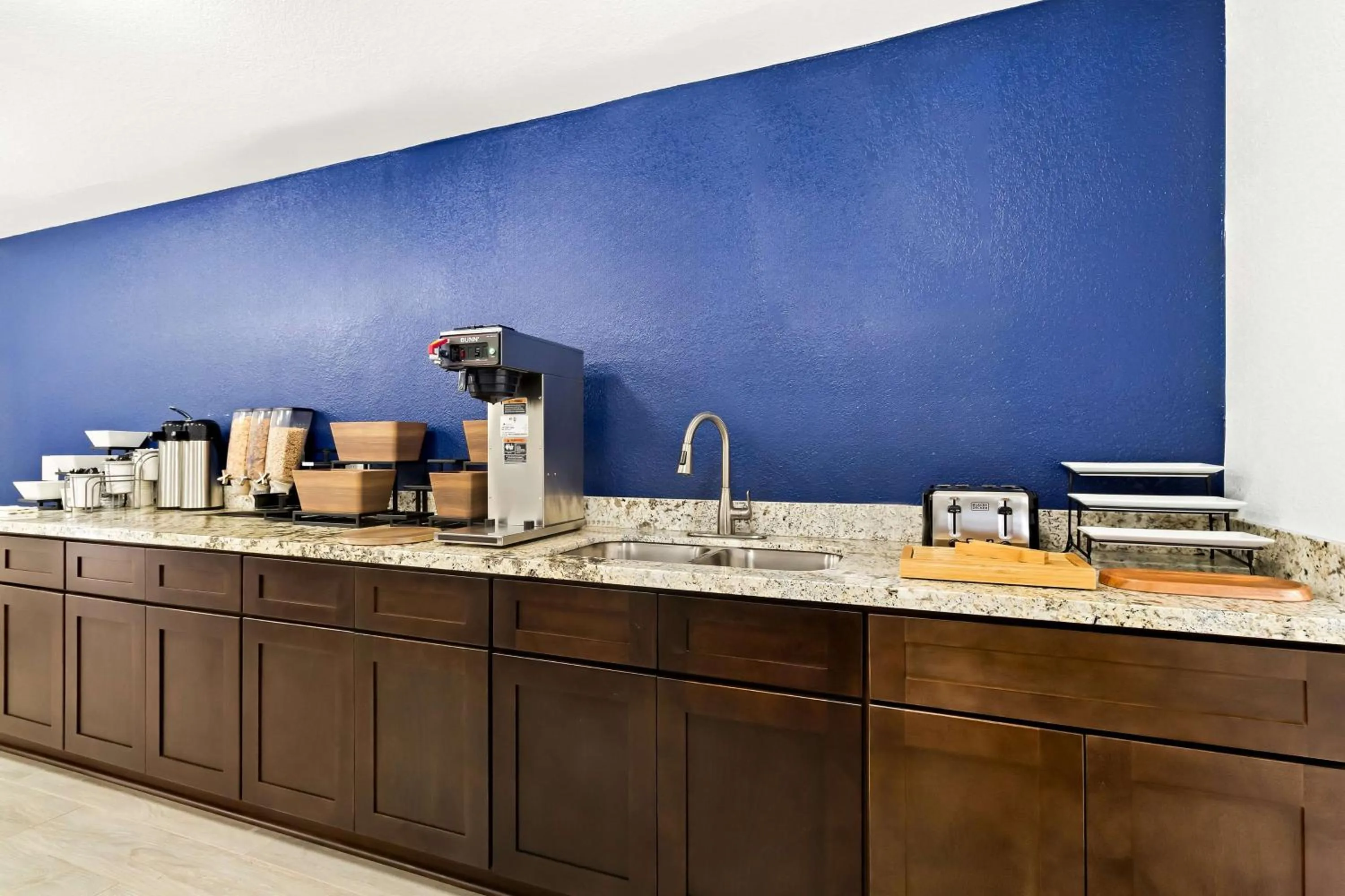 Breakfast in SureStay Hotel by Best Western Groves