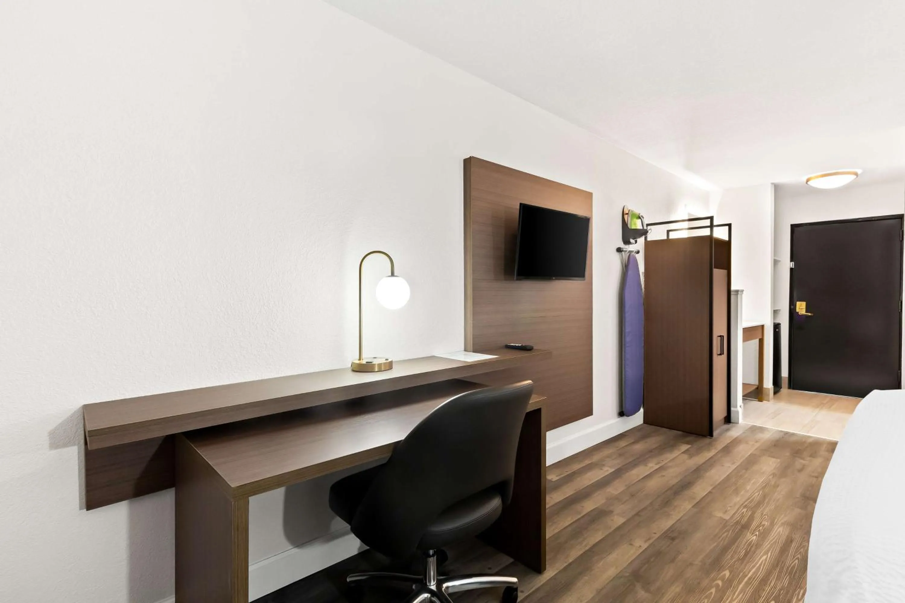 Bedroom, Bed in SureStay Hotel by Best Western Groves