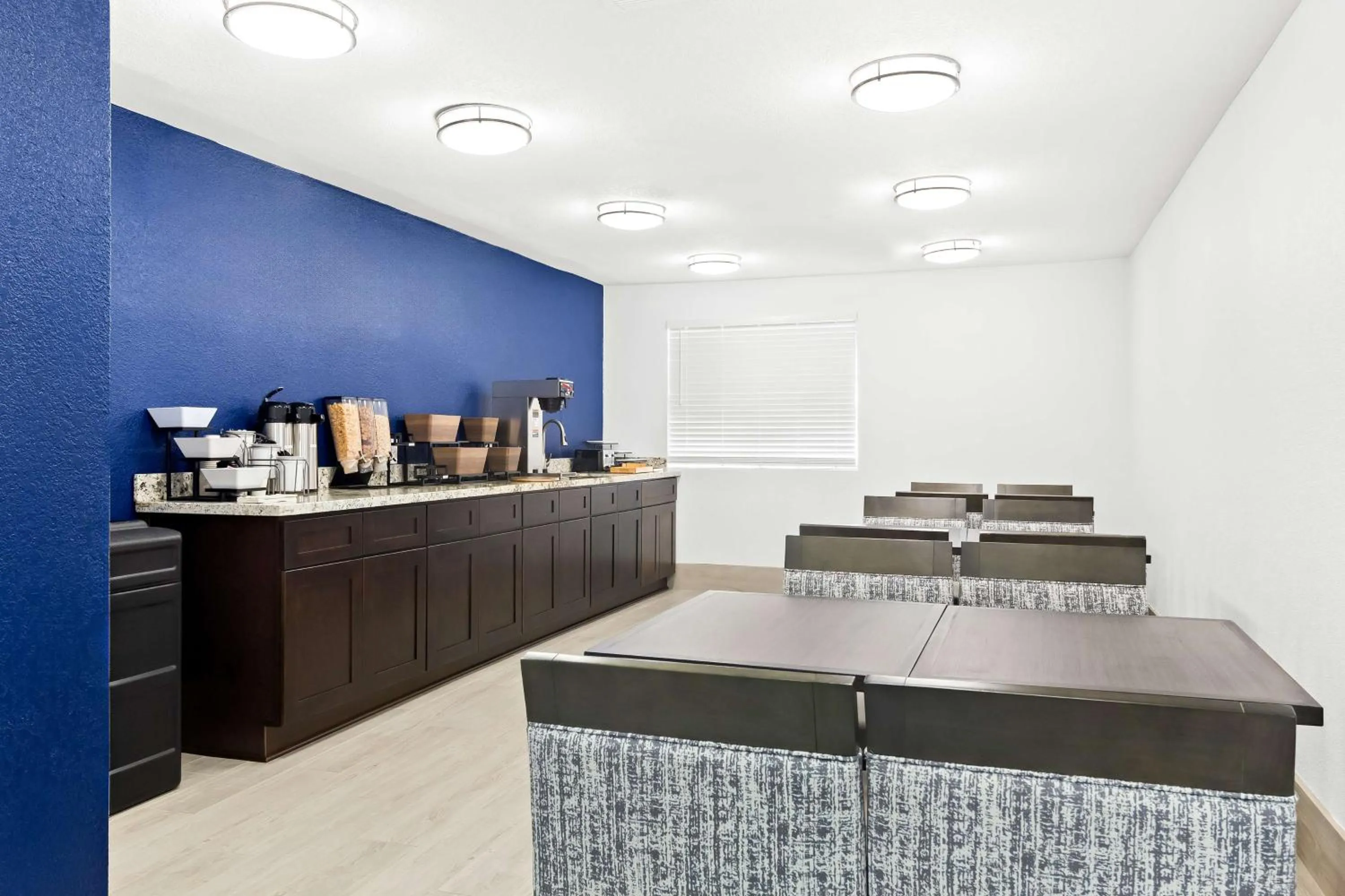 Breakfast in SureStay Hotel by Best Western Groves