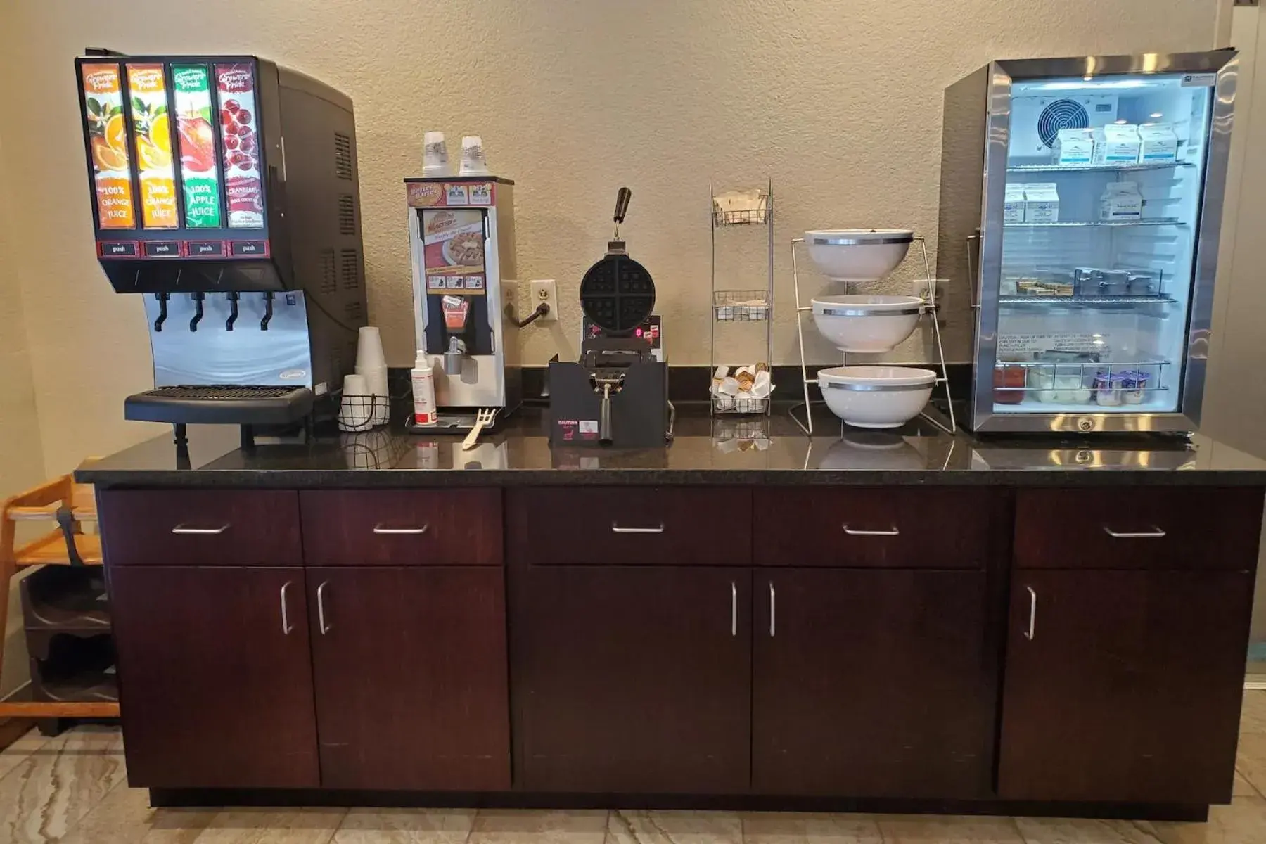Breakfast in Cobblestone Suites - Oshkosh Breakfast in Cobblestone Suites - Oshkosh