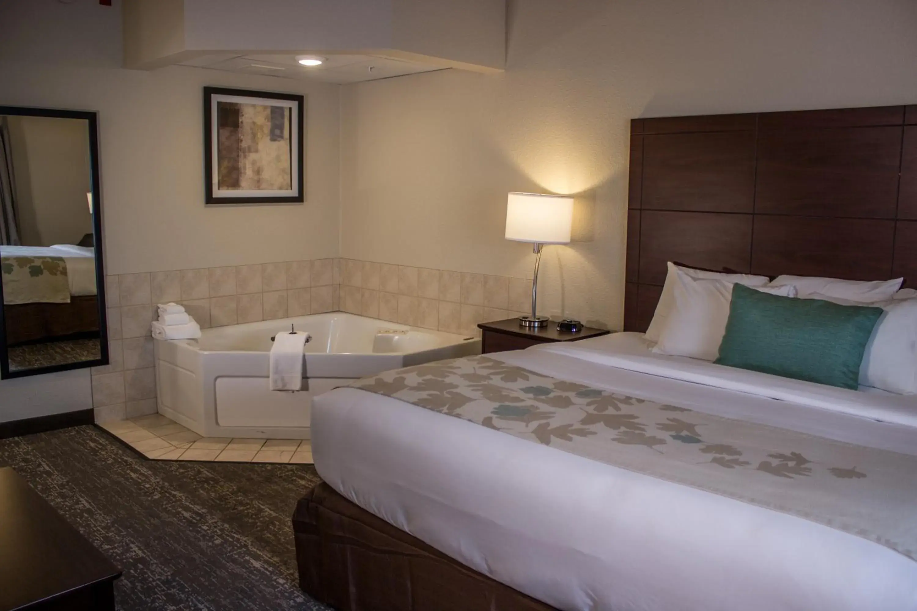 Bed in Cobblestone Suites - Oshkosh Bed in Cobblestone Suites - Oshkosh