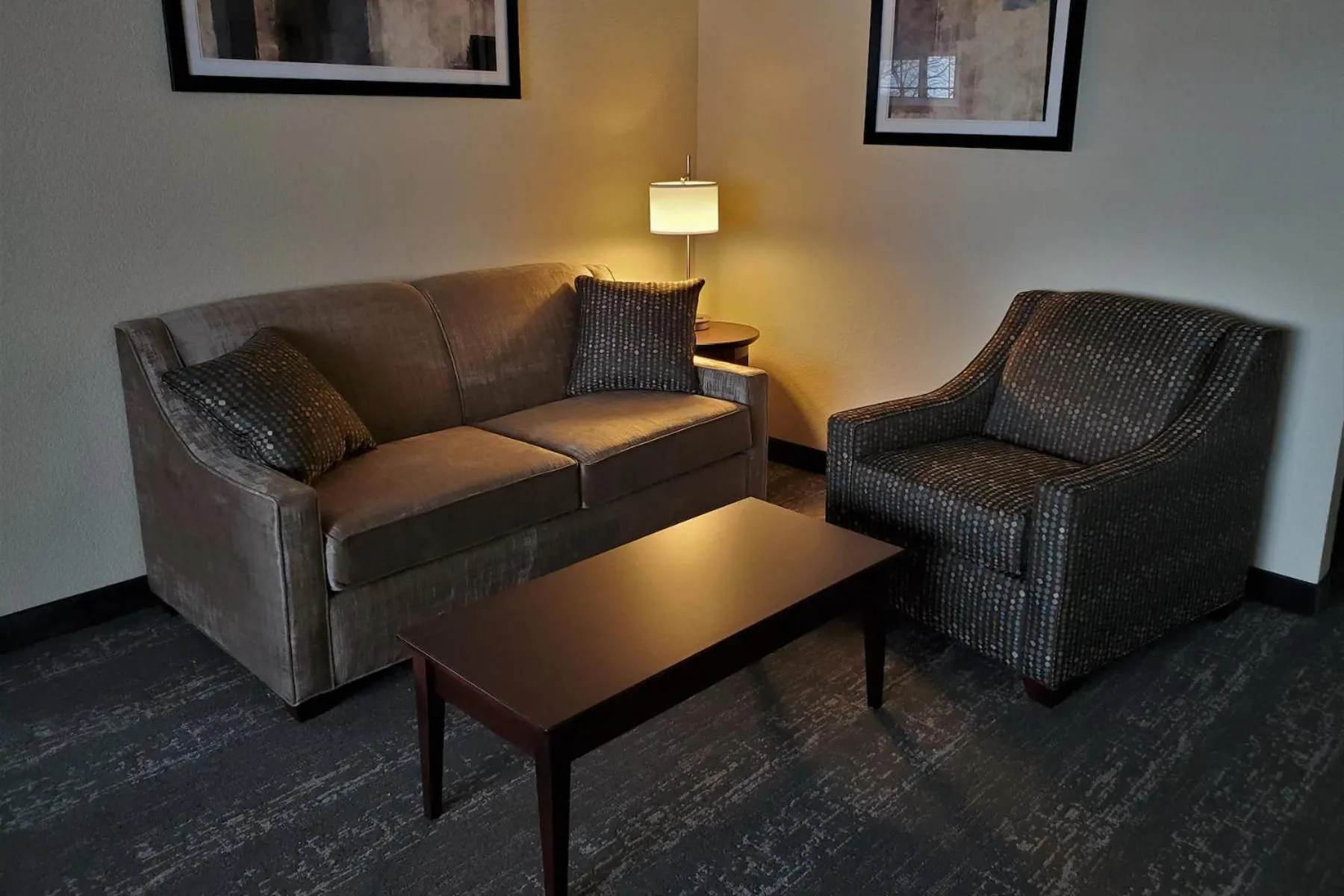 Living room in Cobblestone Suites - Oshkosh