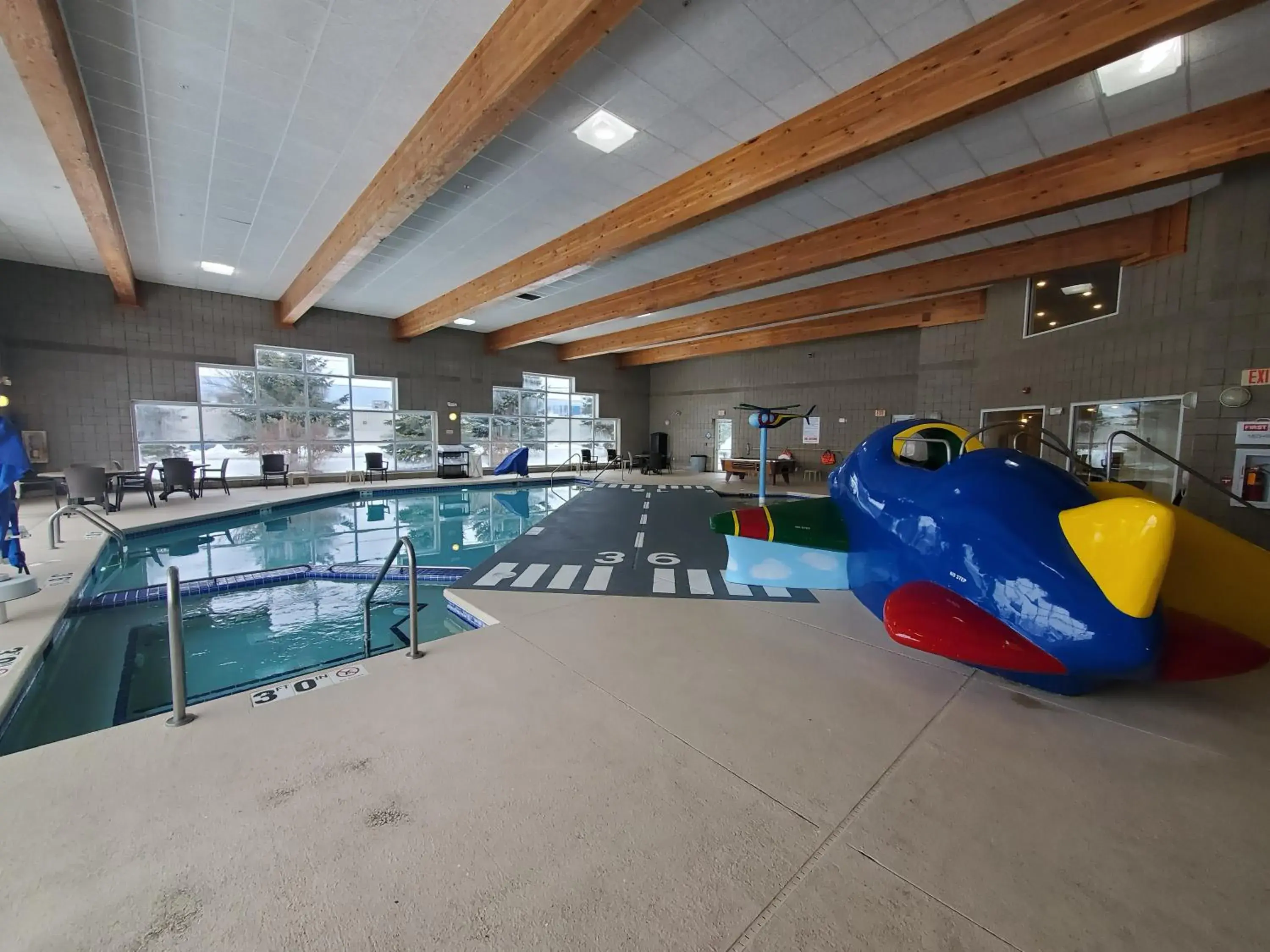Swimming pool in Cobblestone Suites - Oshkosh Swimming pool in Cobblestone Suites - Oshkosh