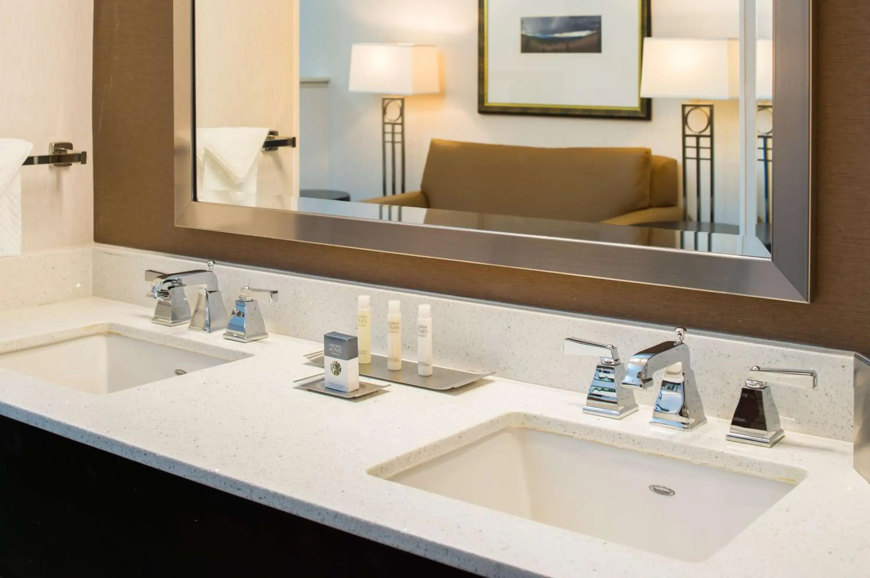 Living room in DoubleTree by Hilton Olympia Living room in DoubleTree by Hilton Olympia