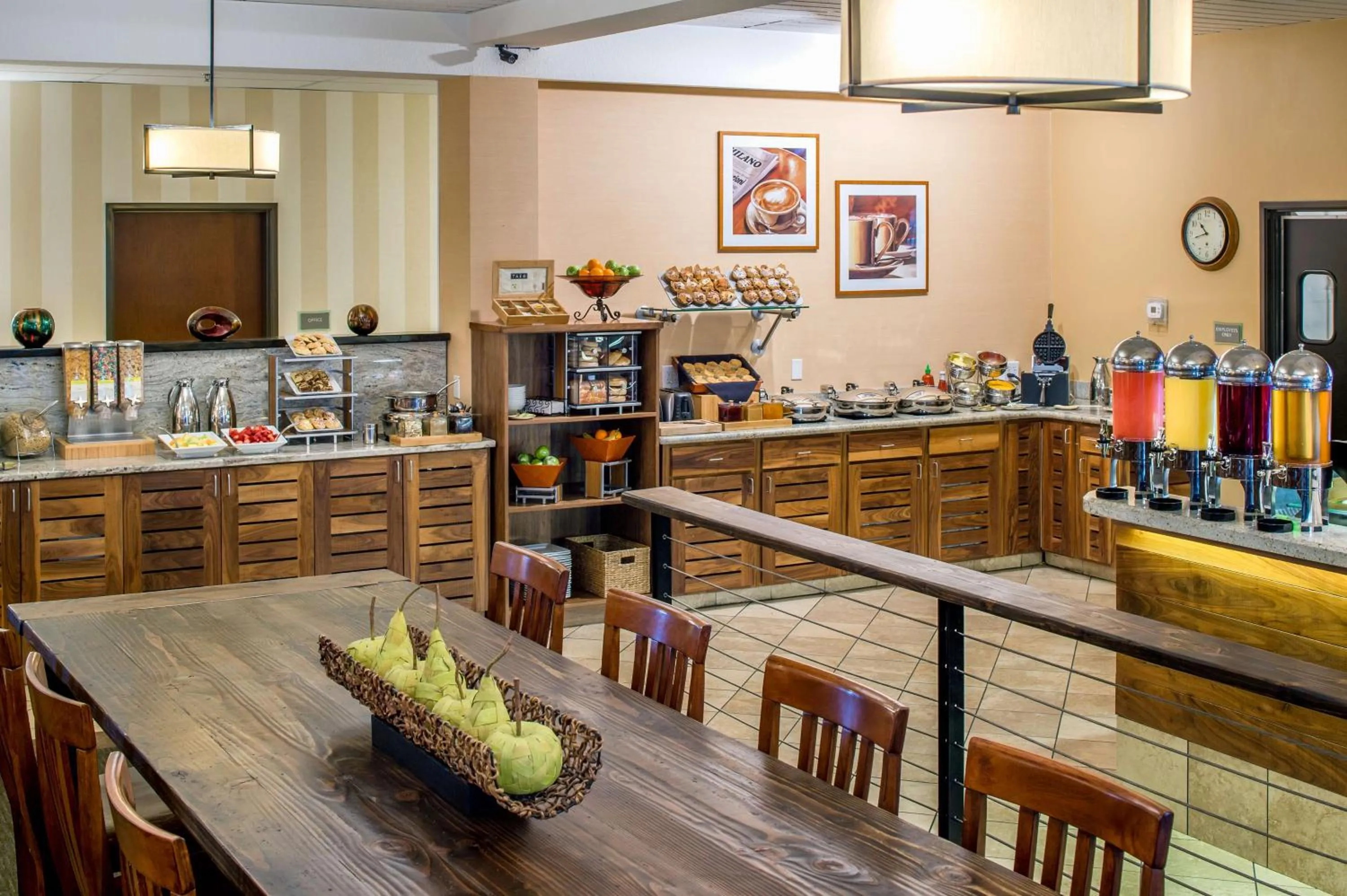Dining area in DoubleTree by Hilton Olympia