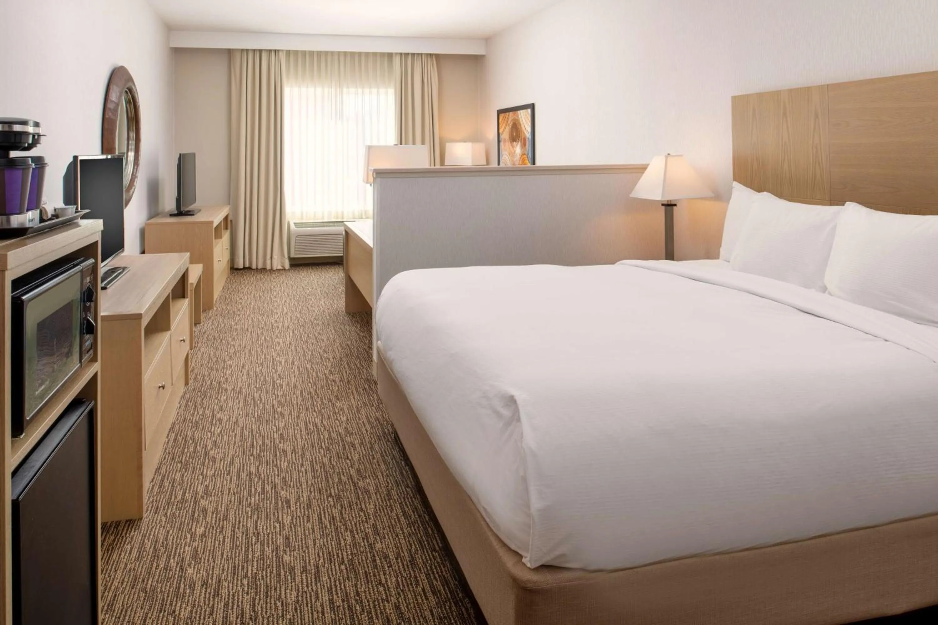 Bedroom, Bed in DoubleTree by Hilton Olympia