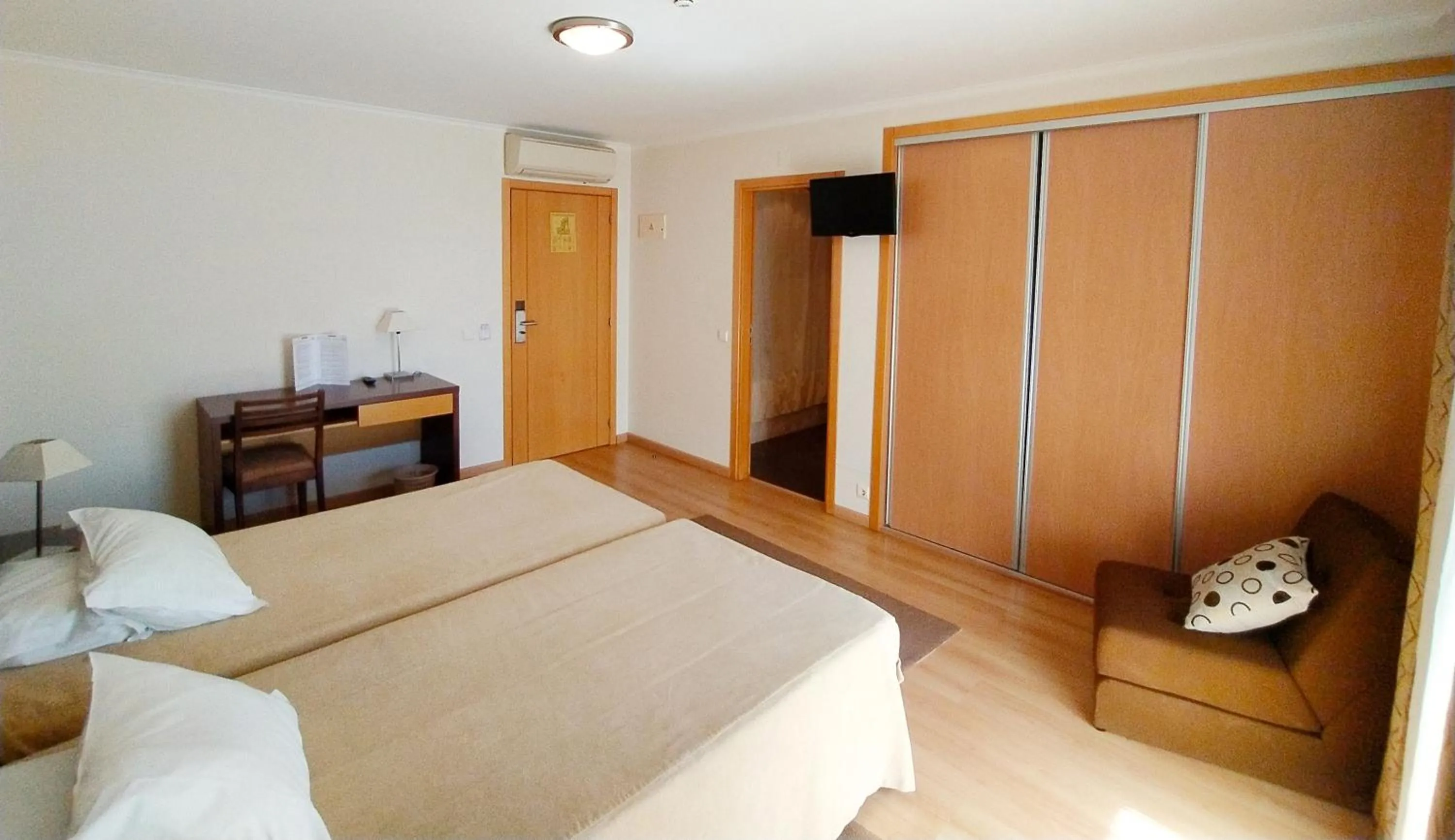 Photo of the whole room in Hotel Santo Condestavel