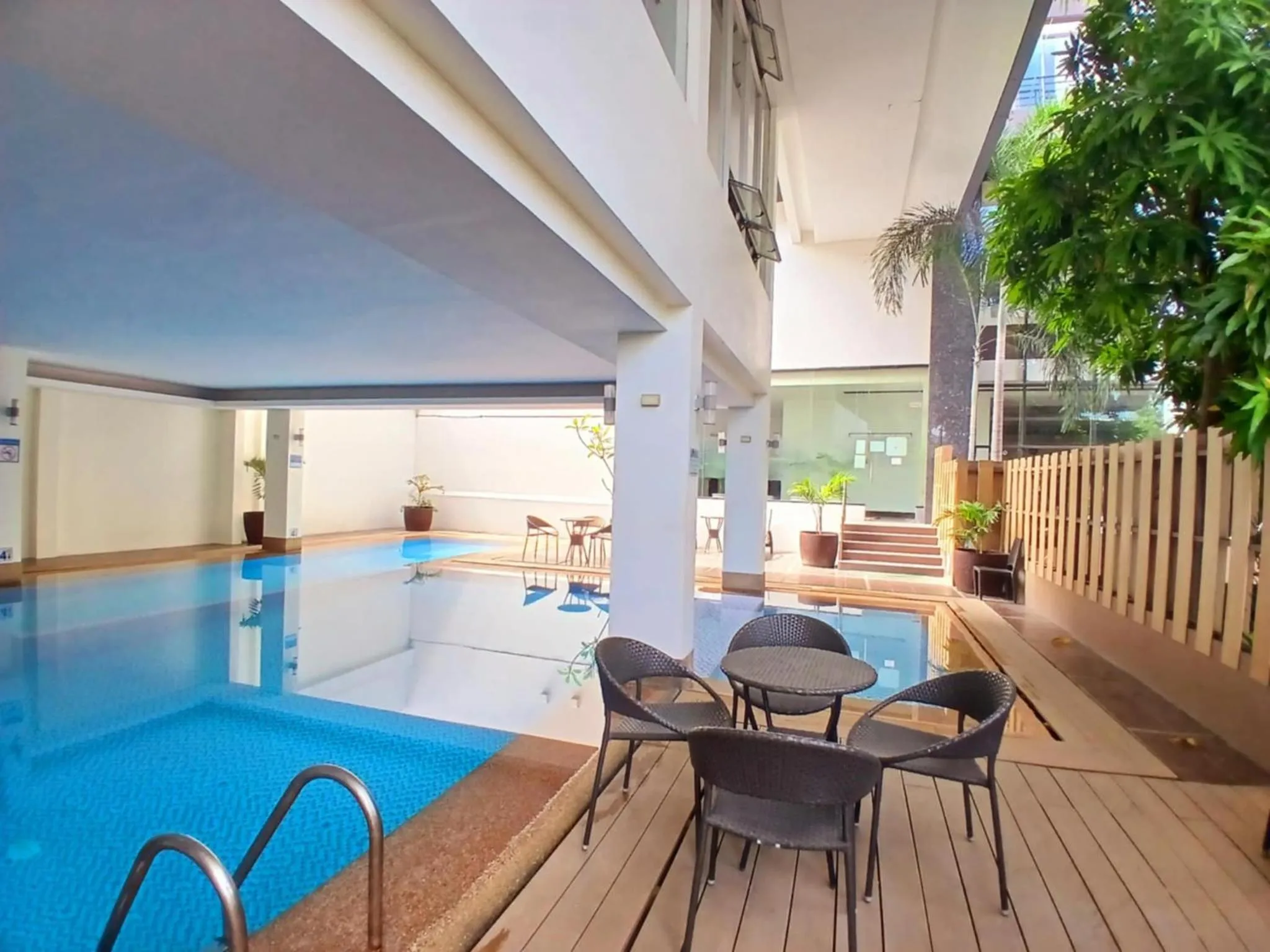 Swimming pool in Dohera Hotel