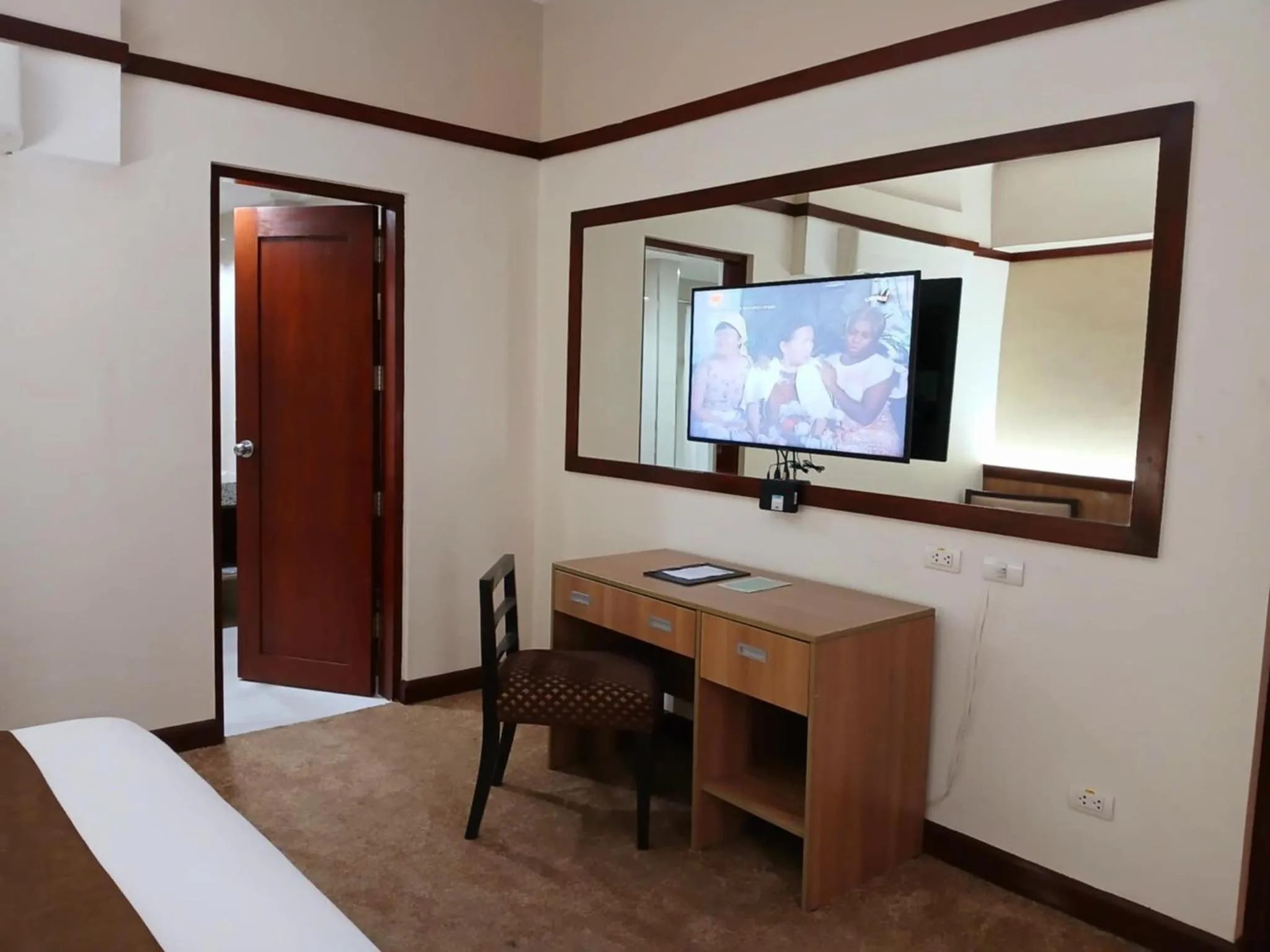 TV and multimedia in Dohera Hotel