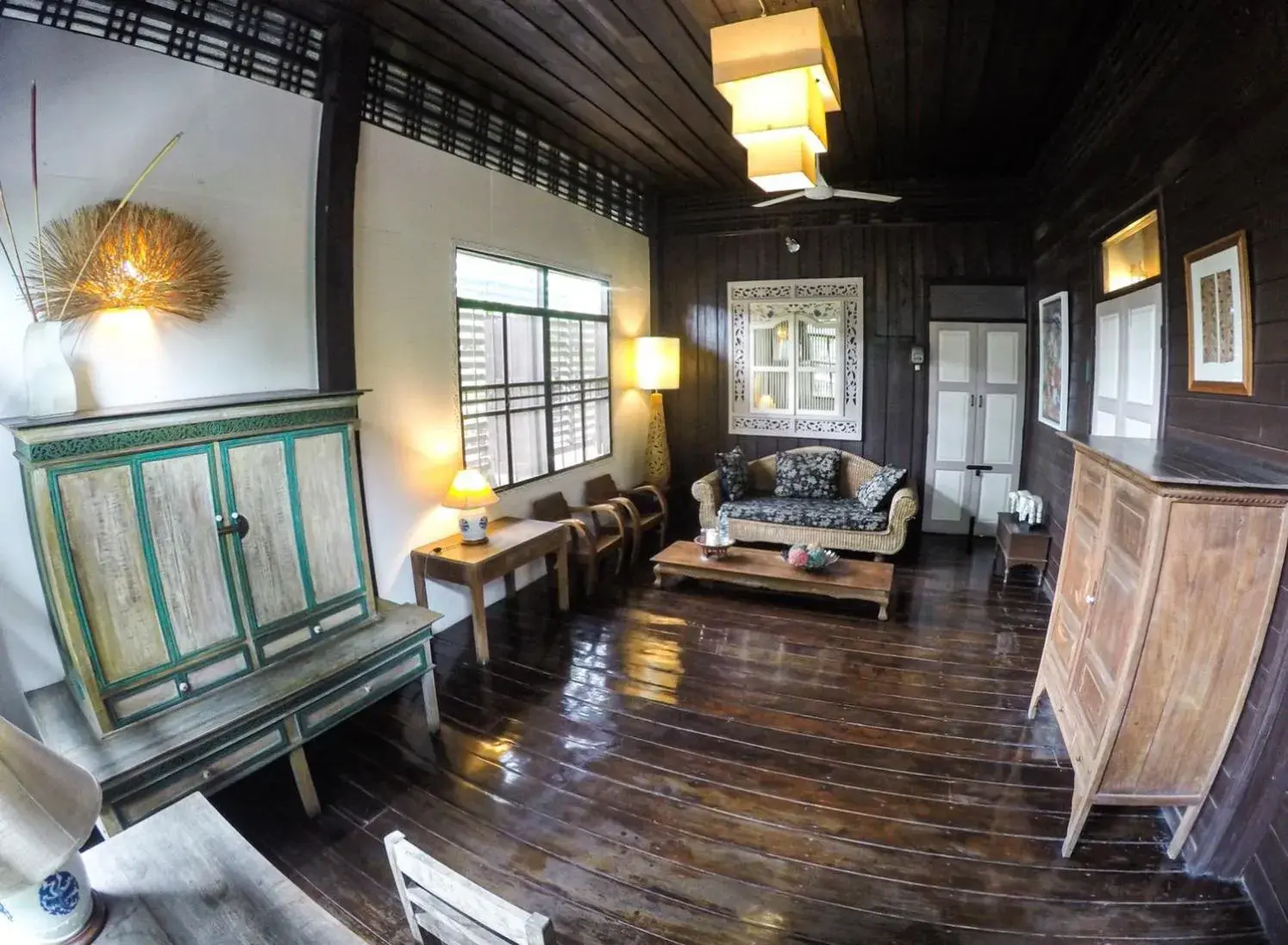 Colonial Suite in The Riverside Guest House Colonial Suite in The Riverside Guest House