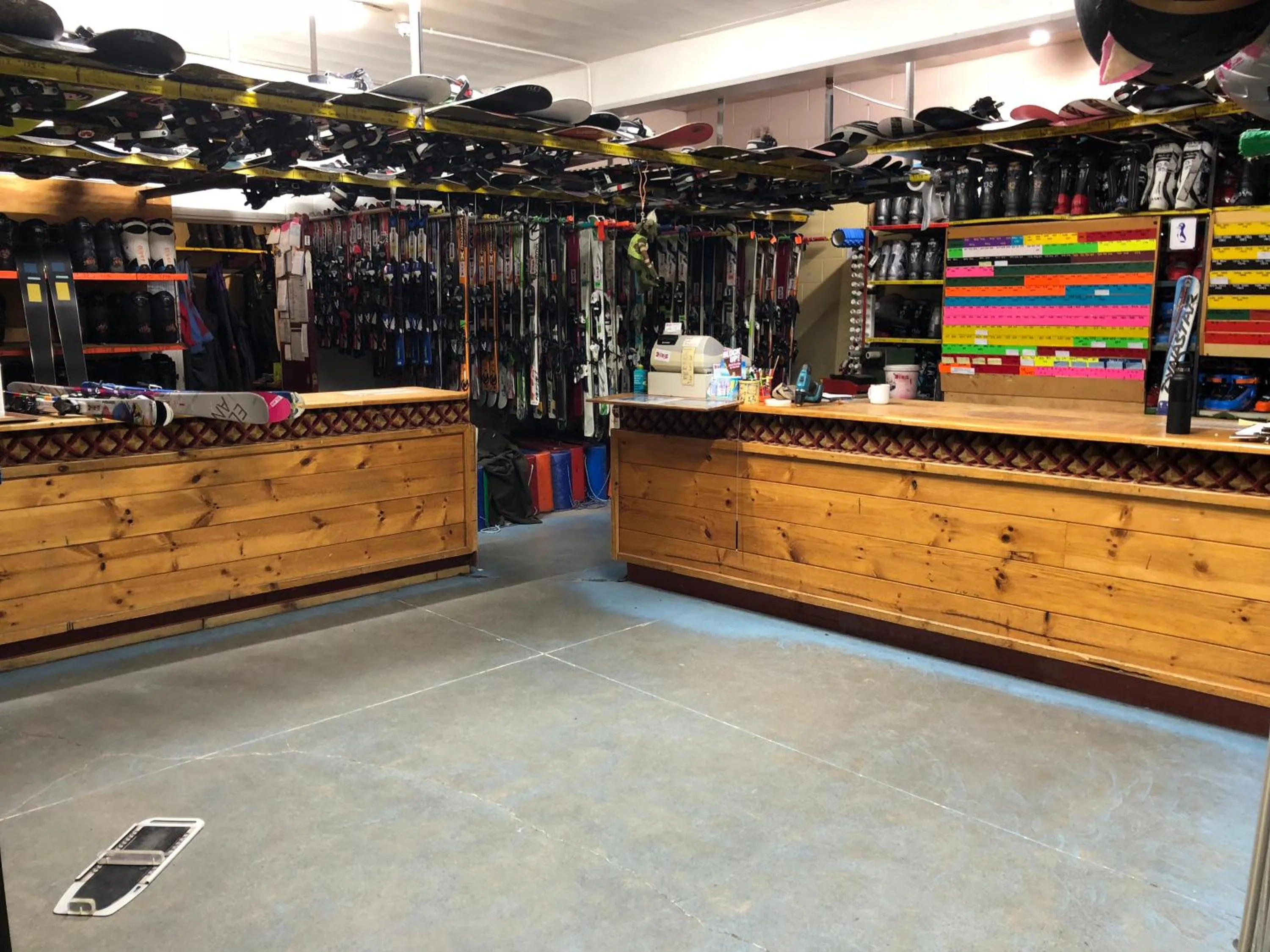 Skiing in Skotel Alpine Resort