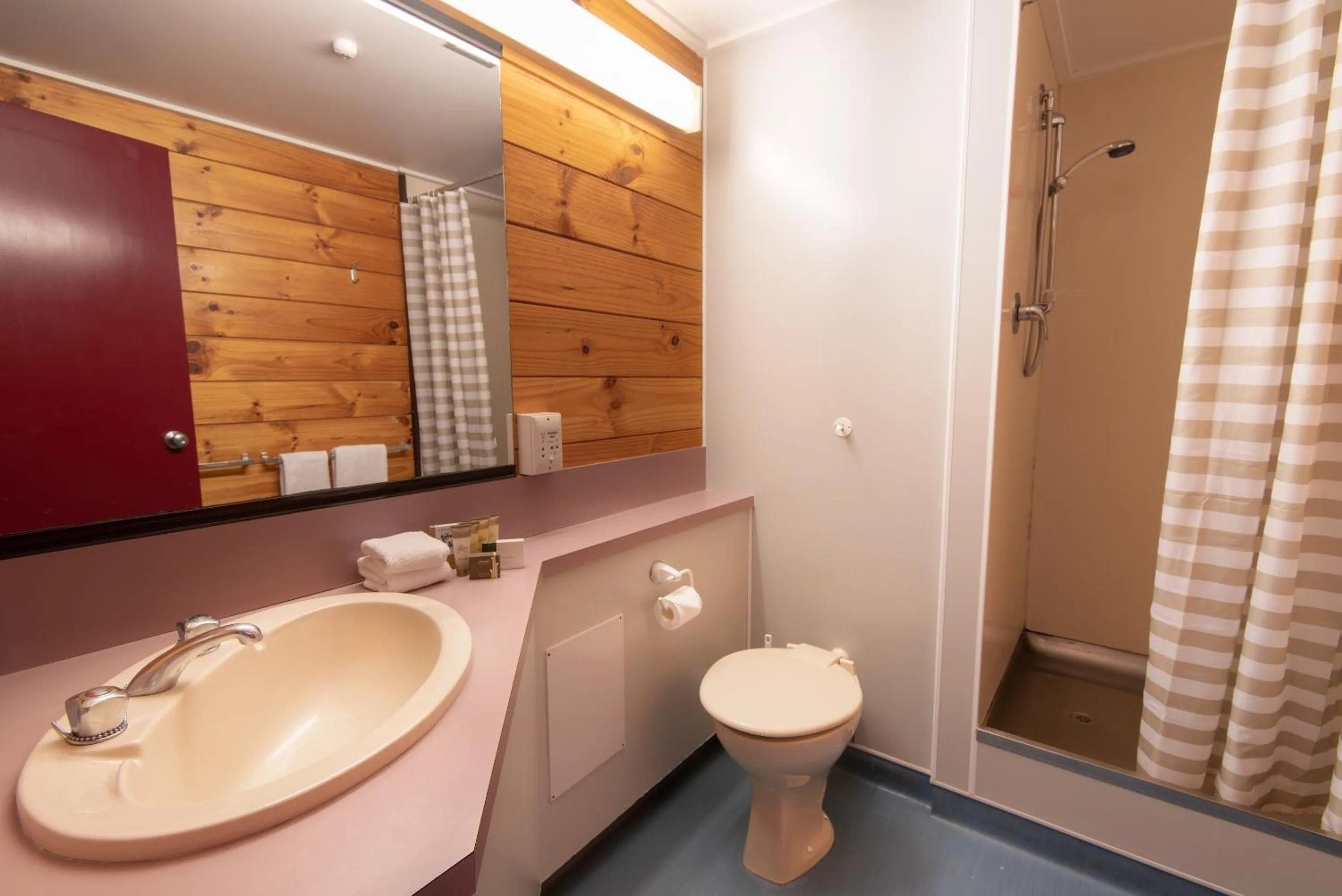 Shower in Skotel Alpine Resort