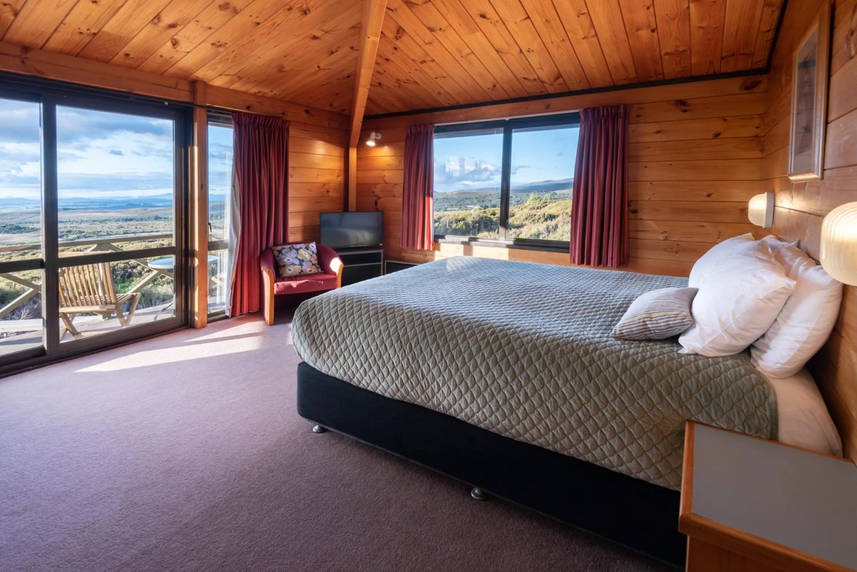 Bed in Skotel Alpine Resort