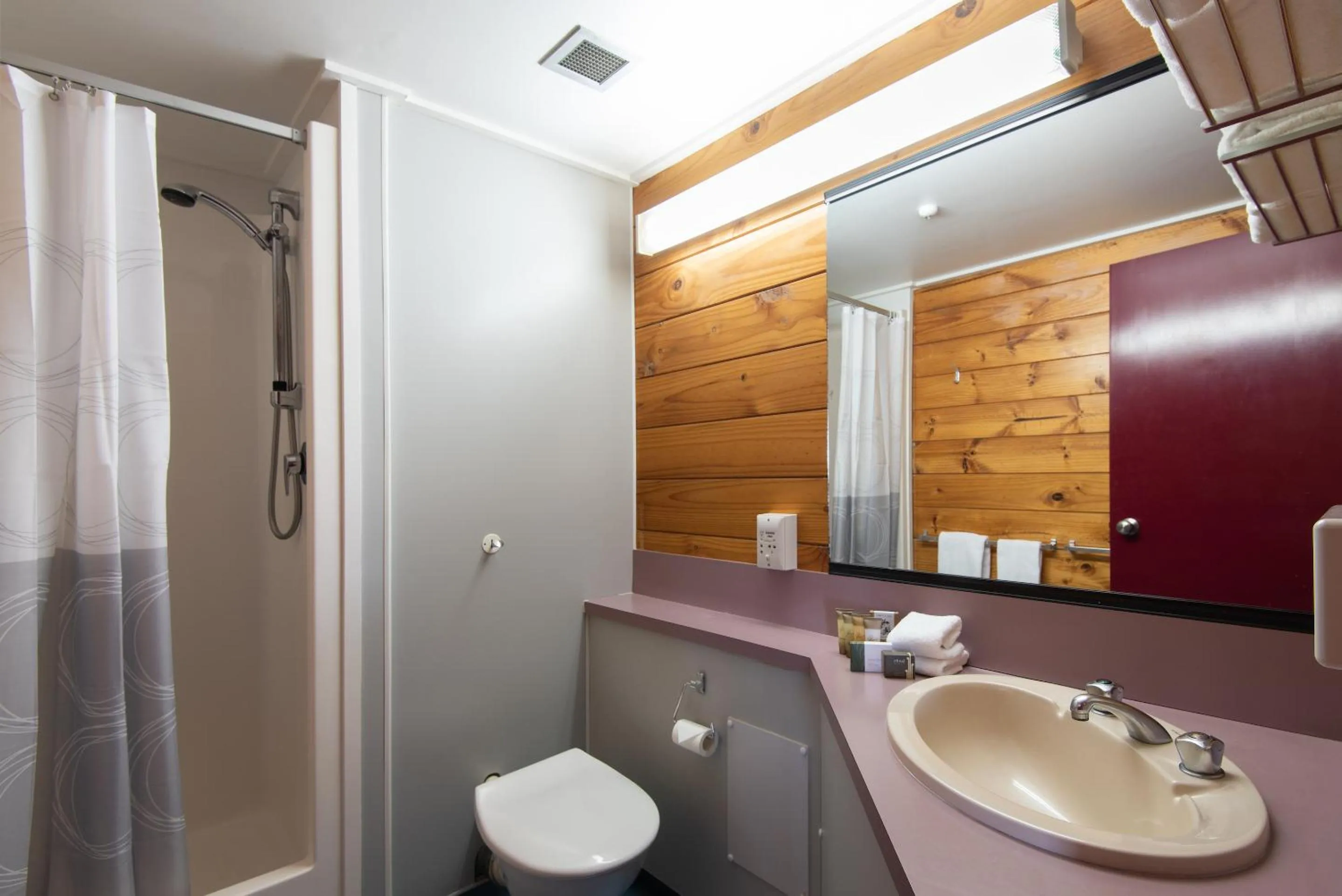 Shower in Skotel Alpine Resort