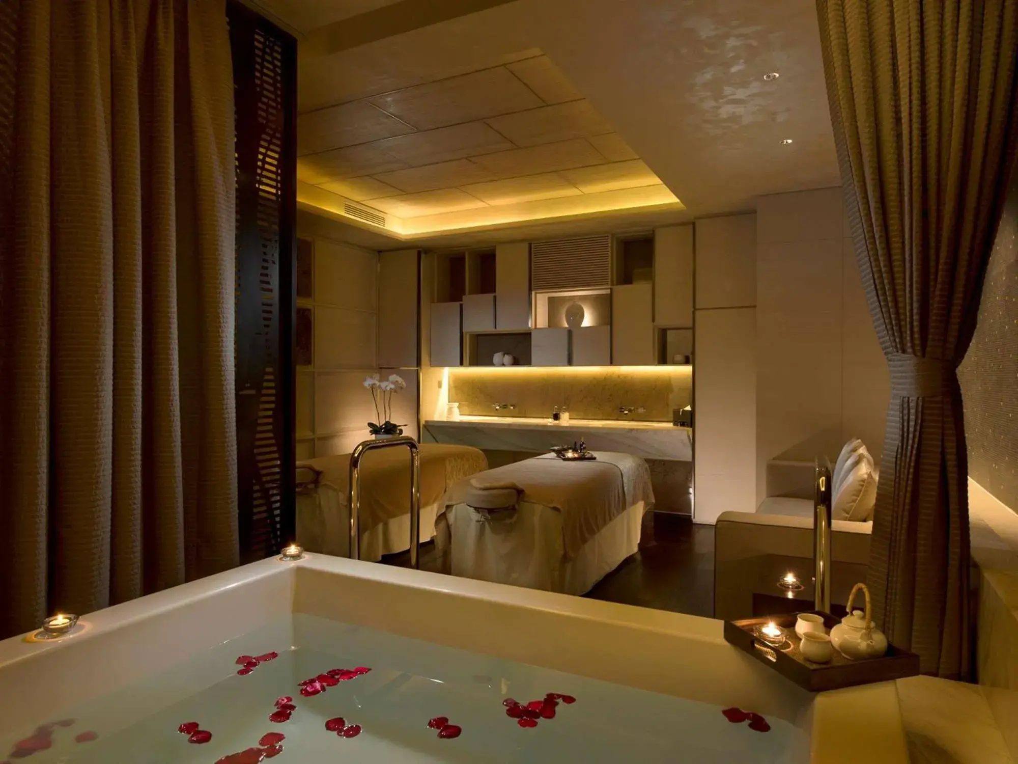 Spa and wellness centre/facilities, Bed in Conrad Beijing by Hilton Spa and wellness centre/facilities, Bed in Conrad Beijing by Hilton