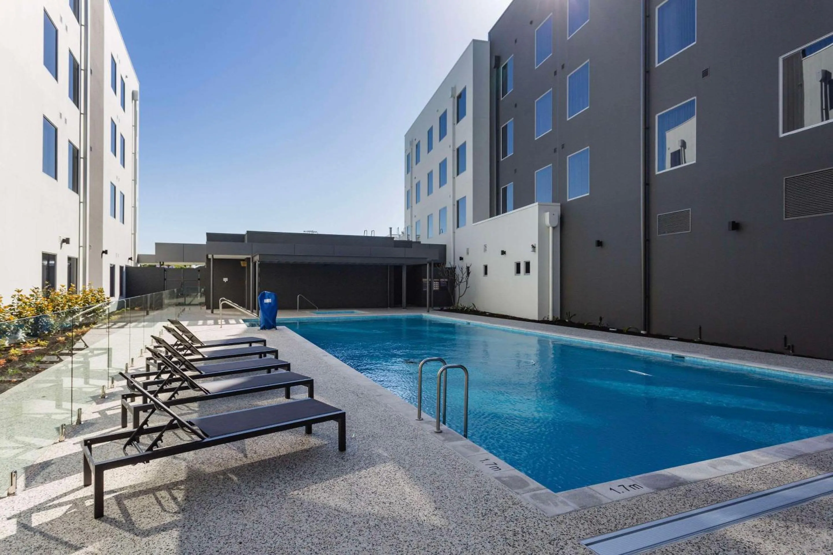 Swimming pool in Ingot Hotel Perth, an Ascend Collection Hotel