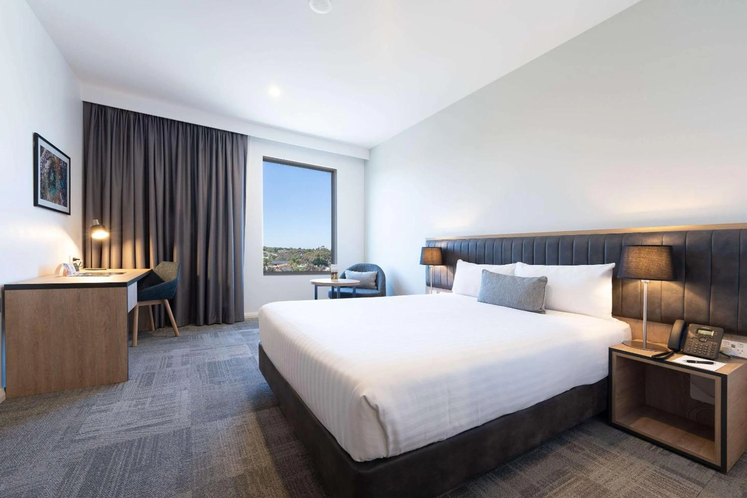 Bedroom, Bed in Ingot Hotel Perth, an Ascend Collection Hotel