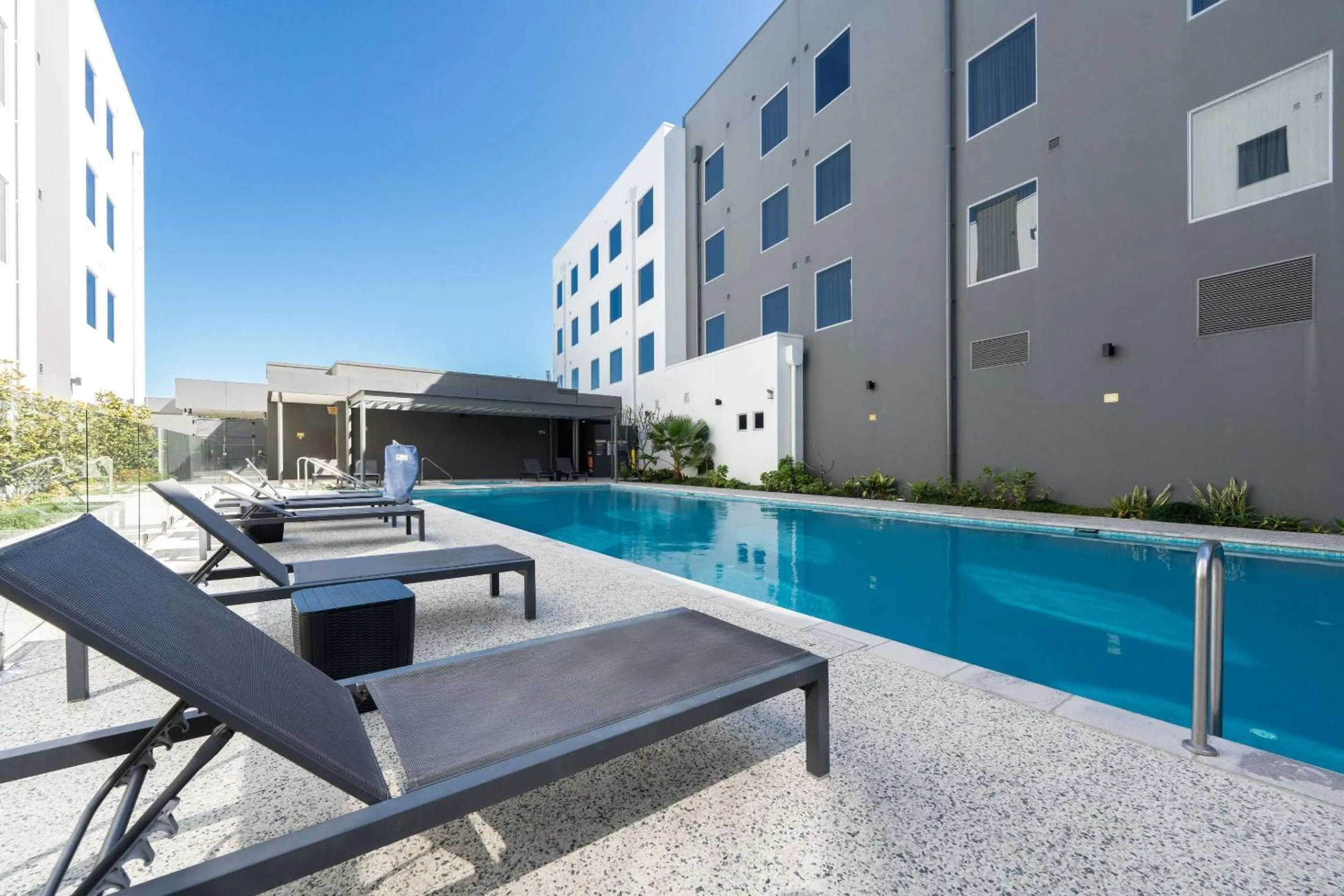 Swimming pool in Ingot Hotel Perth, an Ascend Collection Hotel