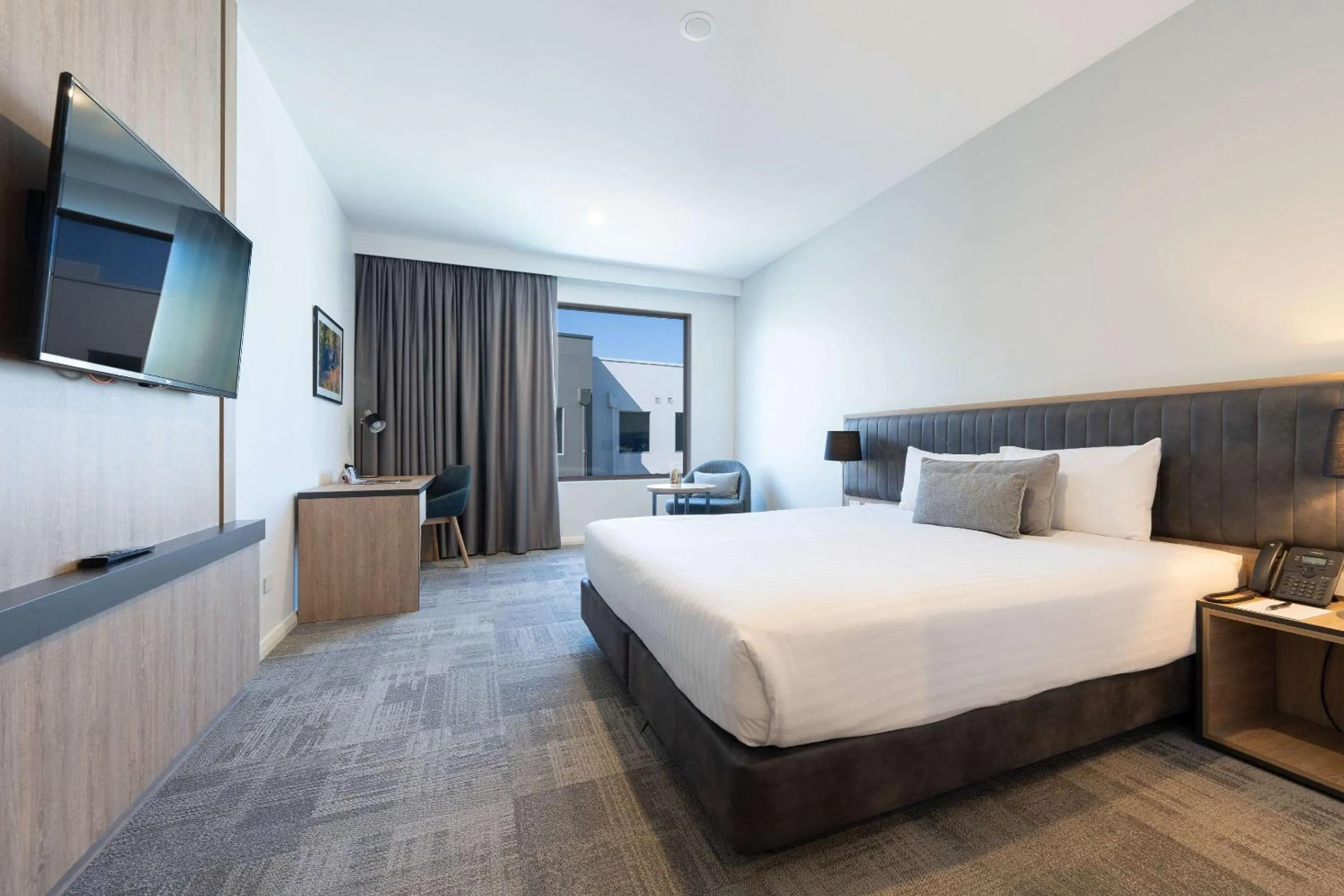 Bedroom, Bed in Ingot Hotel Perth, an Ascend Collection Hotel