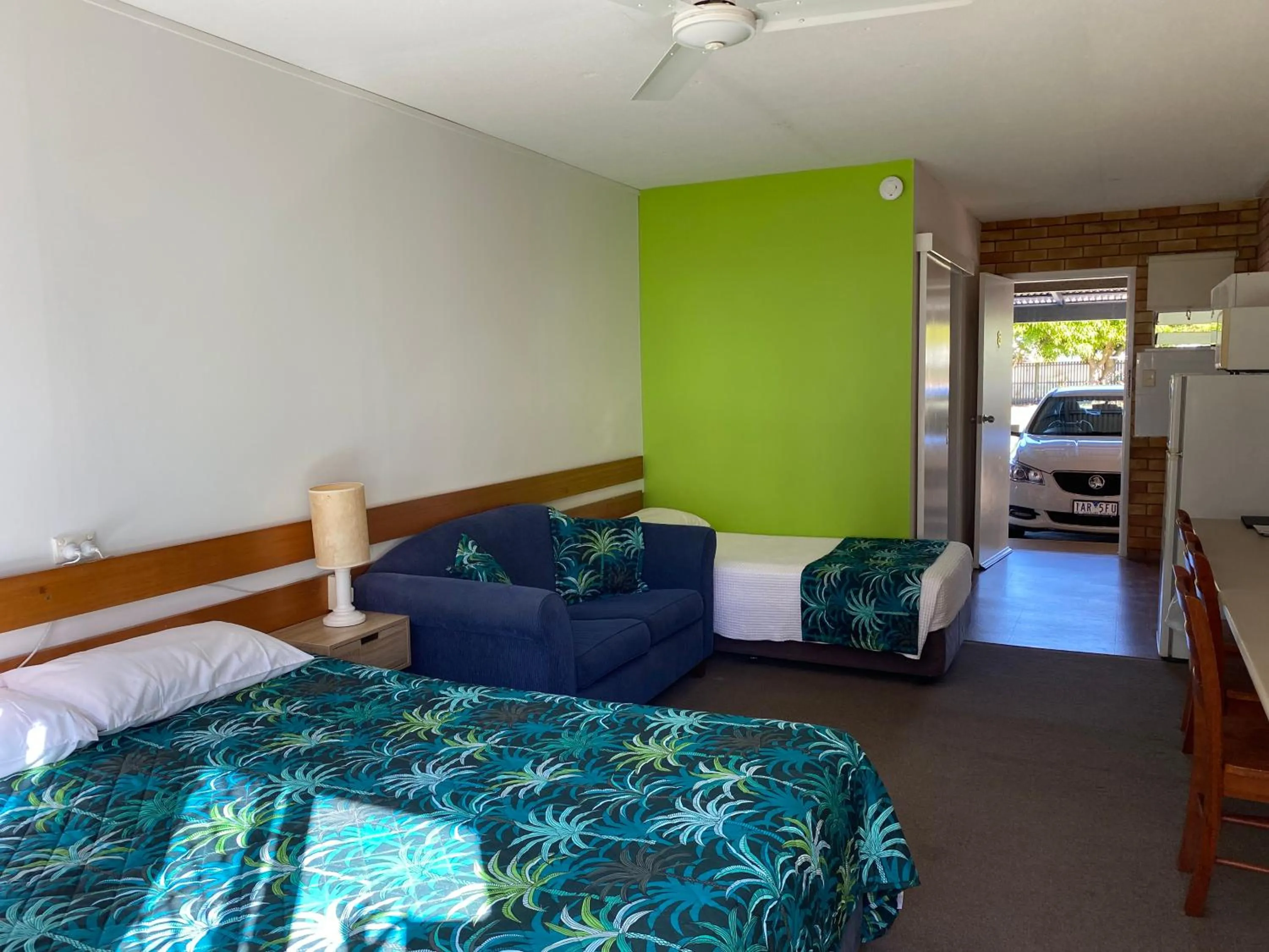 Bed in Shelly Beach Motel