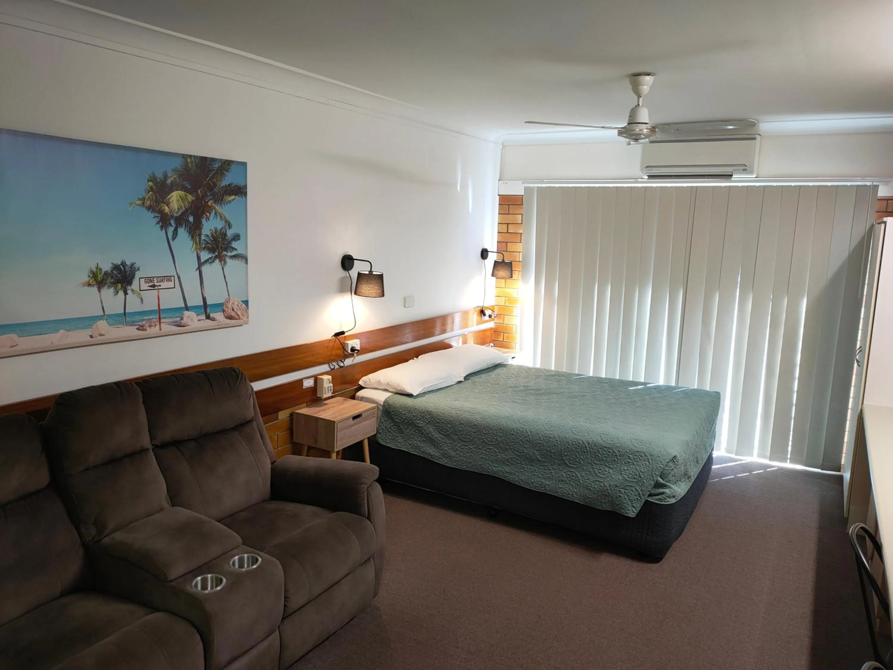 Bed in Shelly Beach Motel