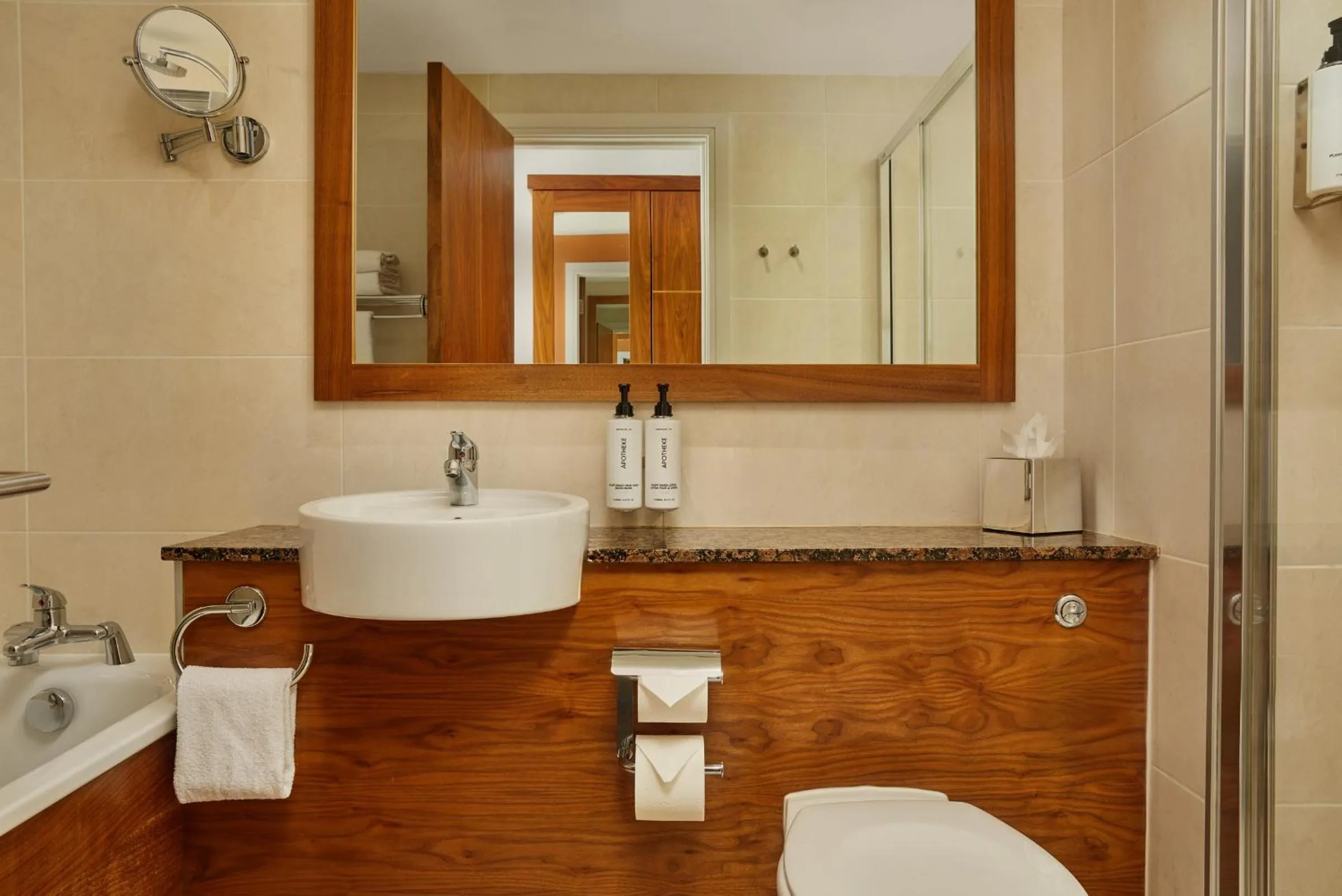 Shower in The Gateway Hotel