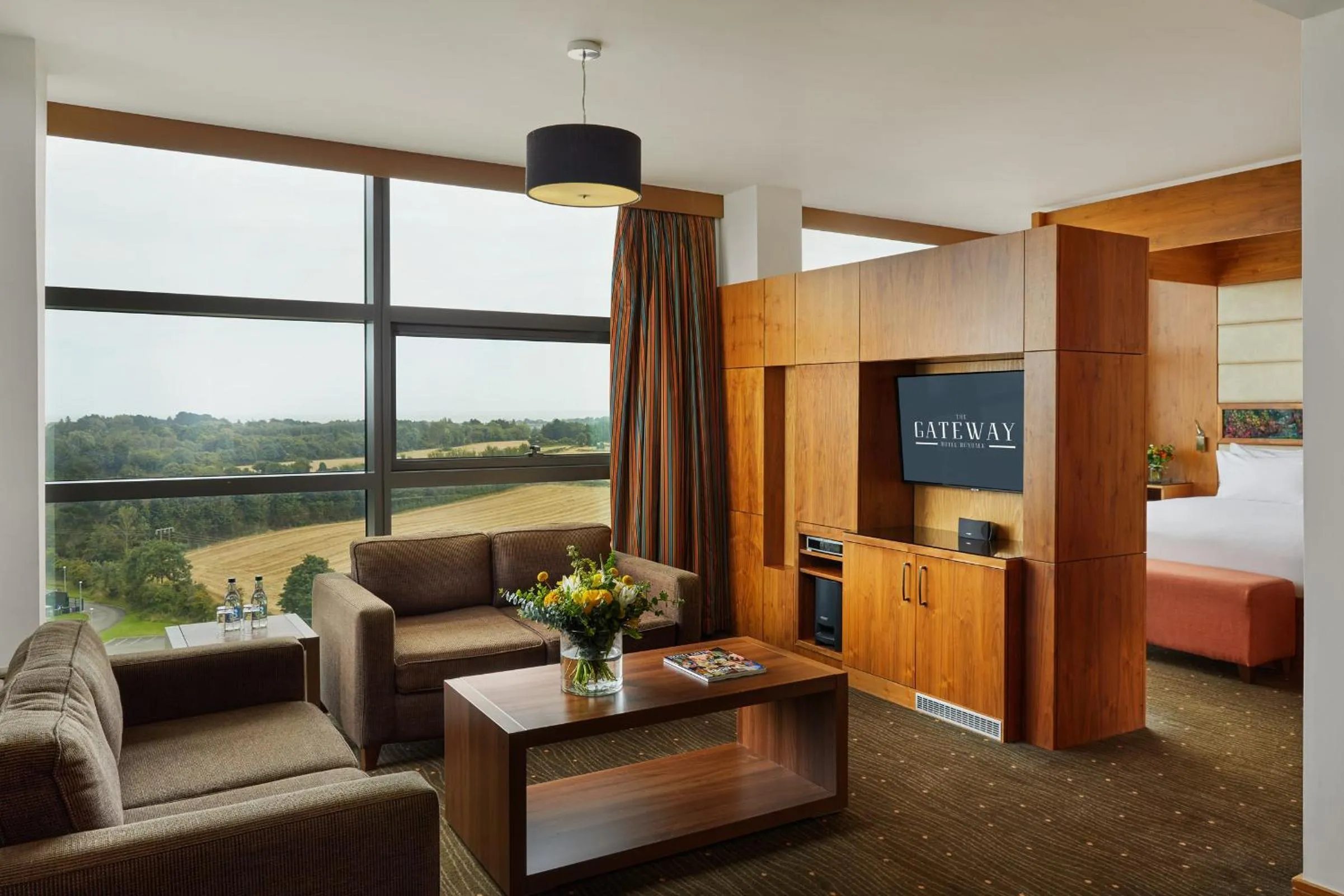 TV and multimedia, Bed in The Gateway Hotel