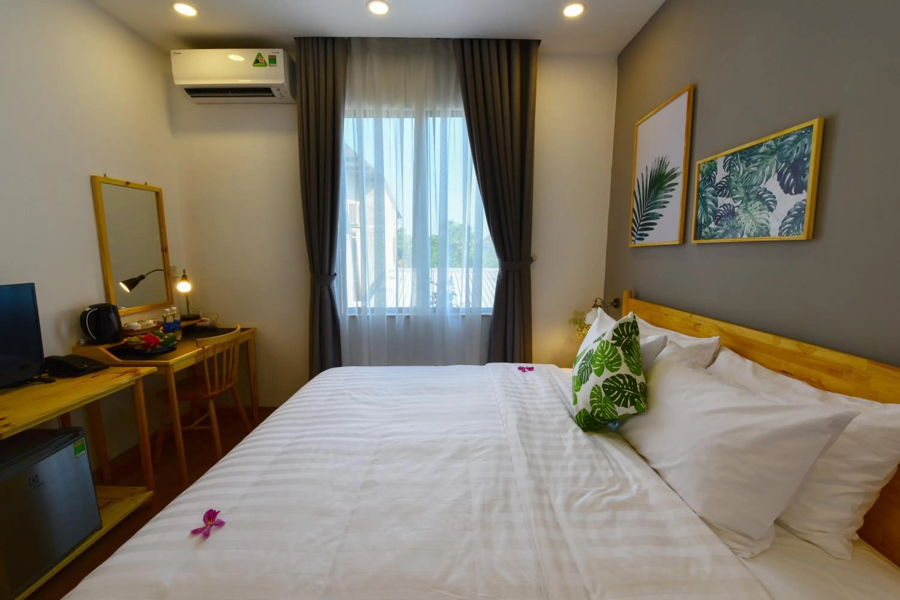 Bedroom, Bed in La Paix Hue