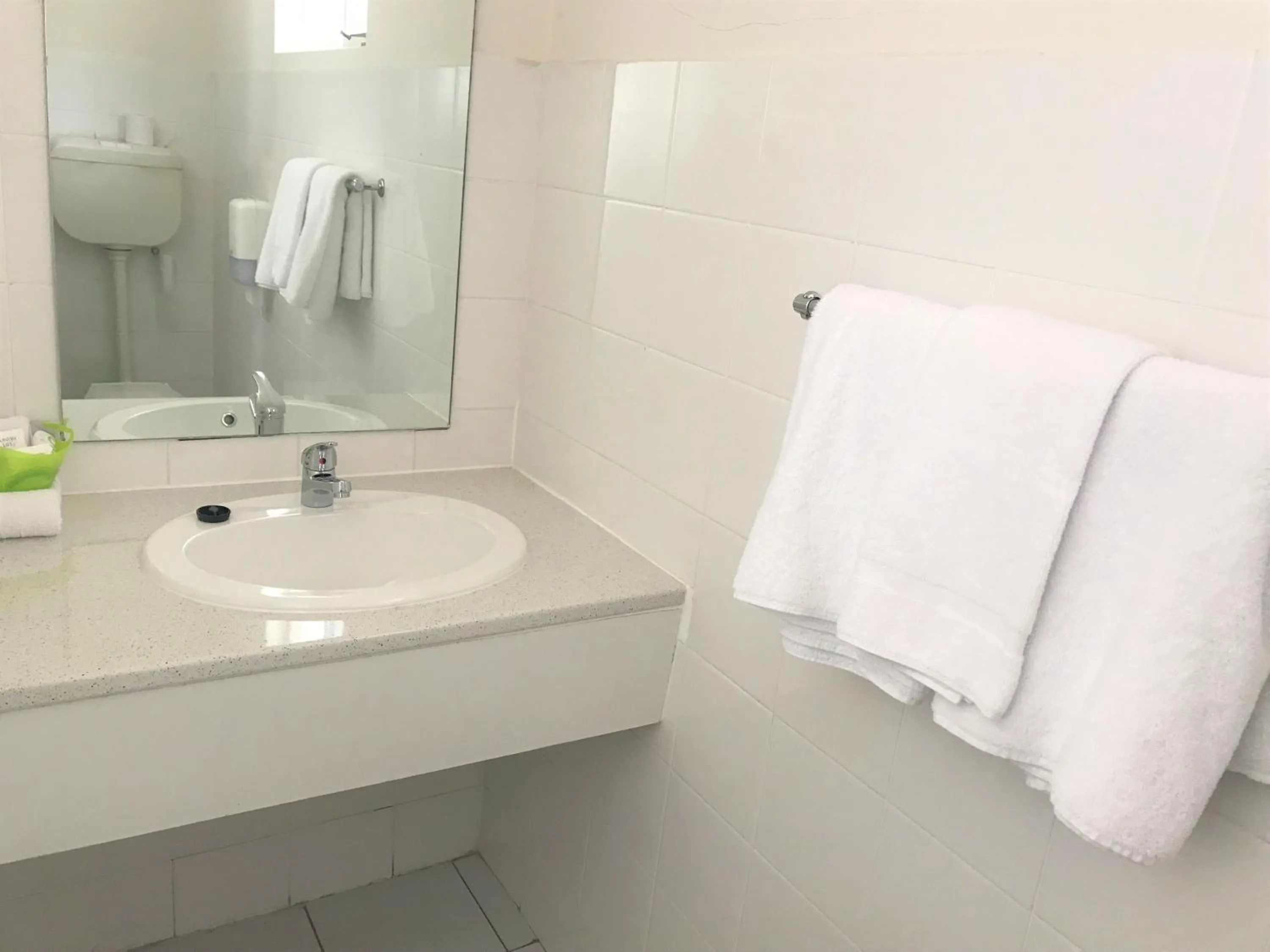 Bathroom in Frewville Motor Inn