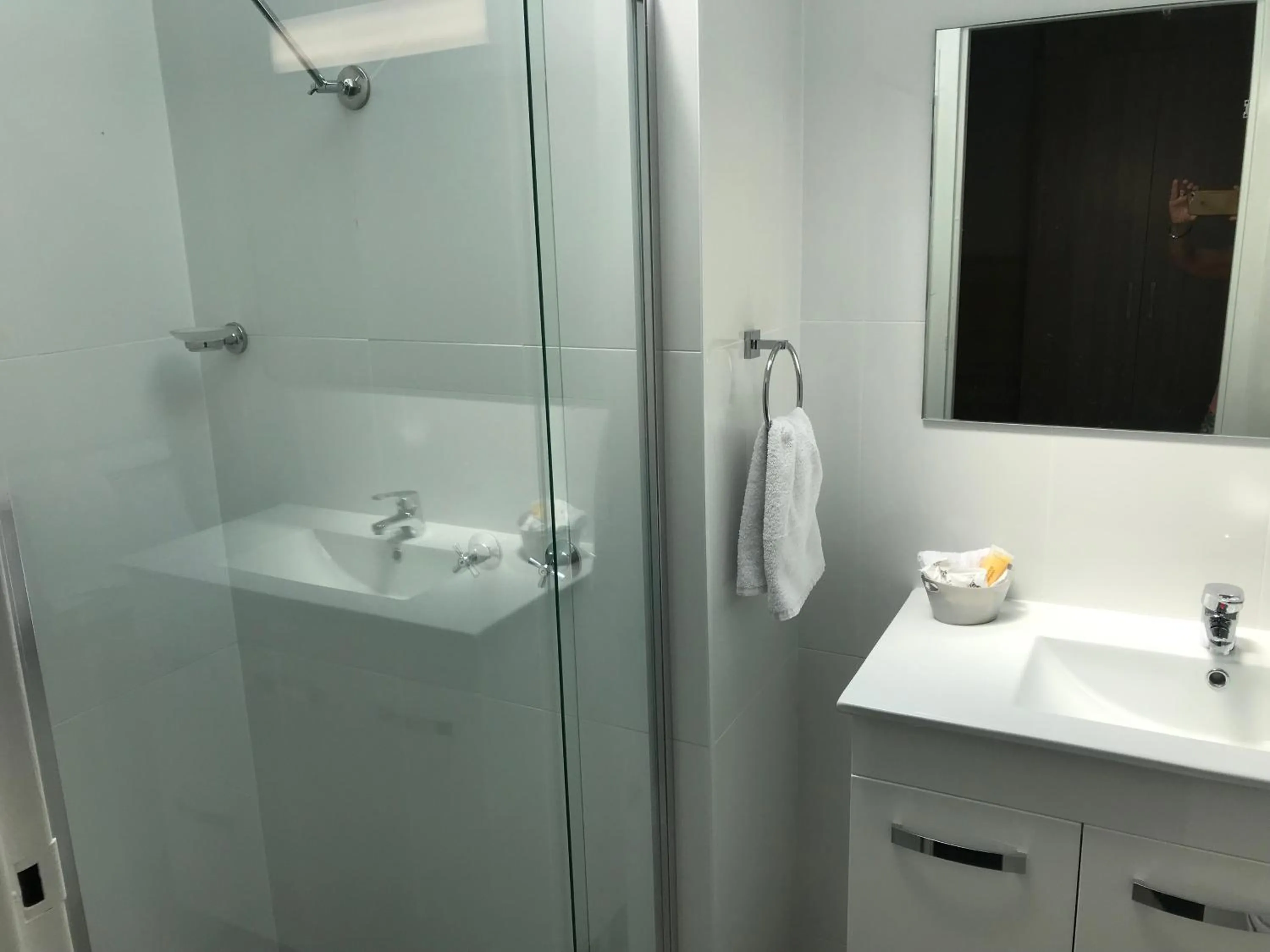 Bathroom in Frewville Motor Inn