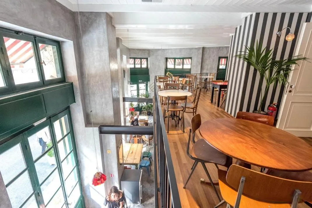 Restaurant/places to eat in City Circus Athens