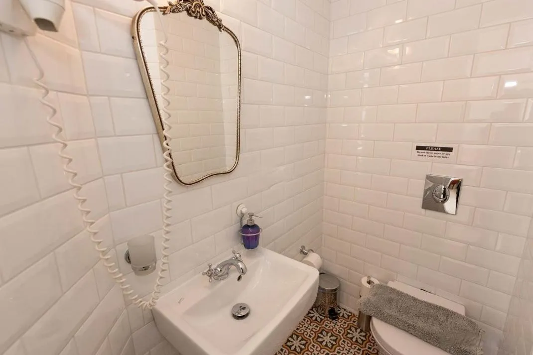 Bathroom in City Circus Athens