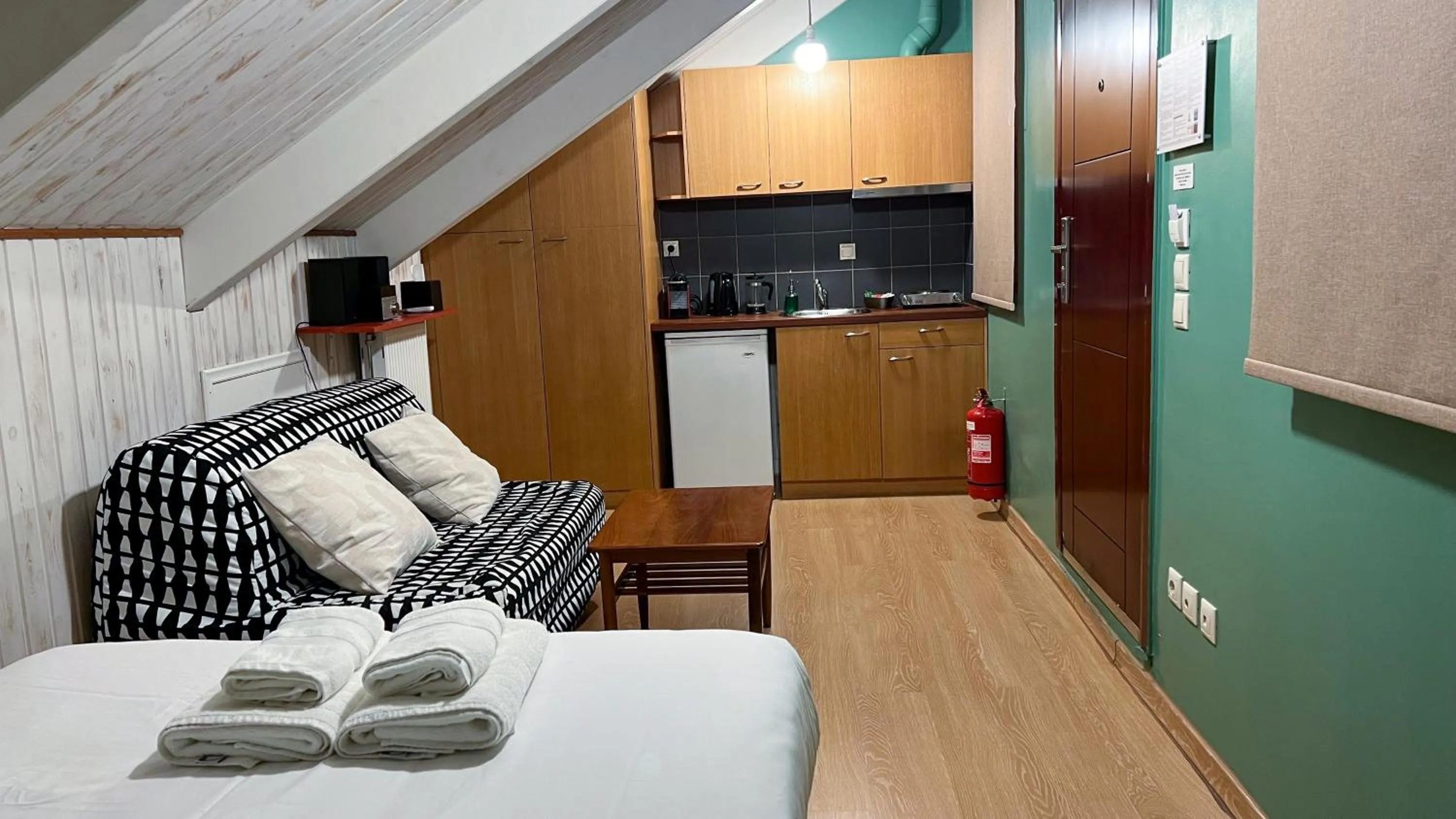 Coffee/tea facilities, Bed in City Circus Athens