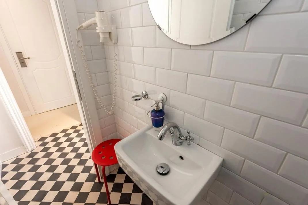 Bathroom in City Circus Athens