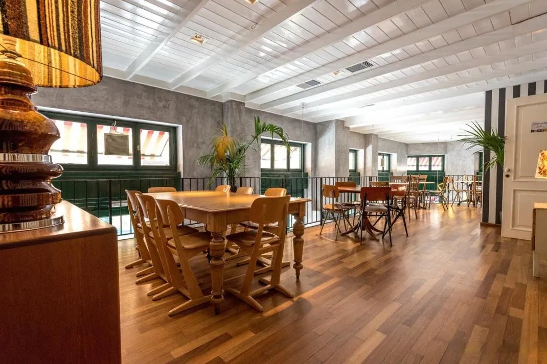 Restaurant/places to eat in City Circus Athens