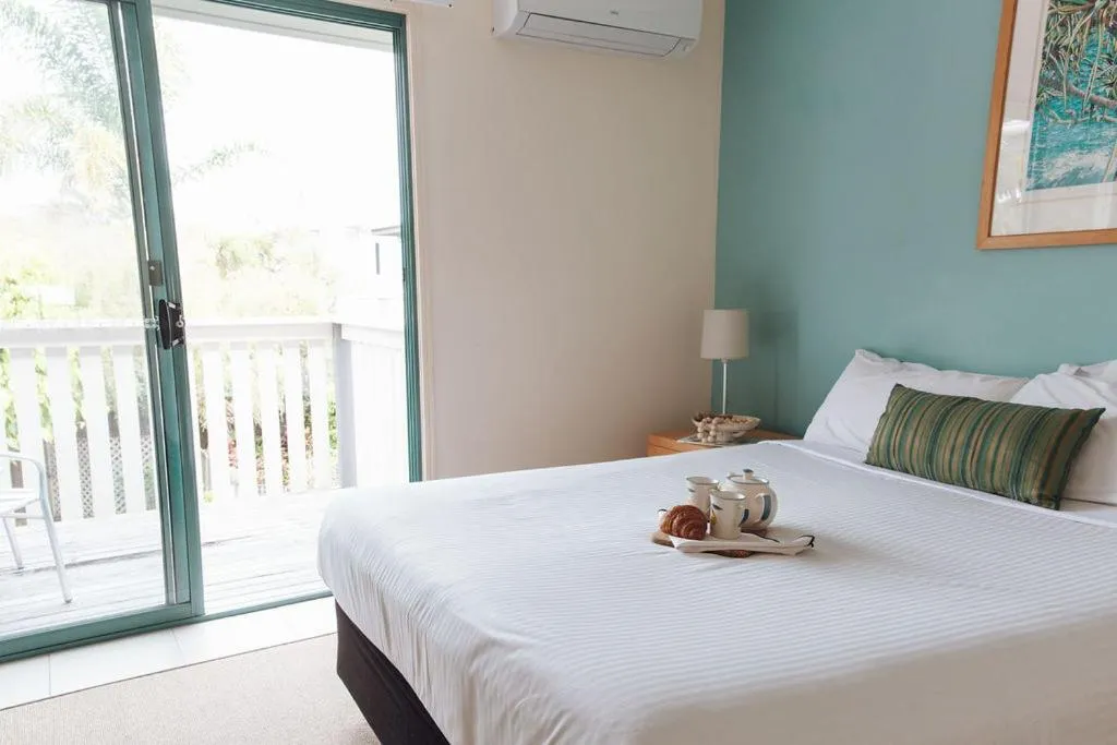 Bed in Terrapin Apartments