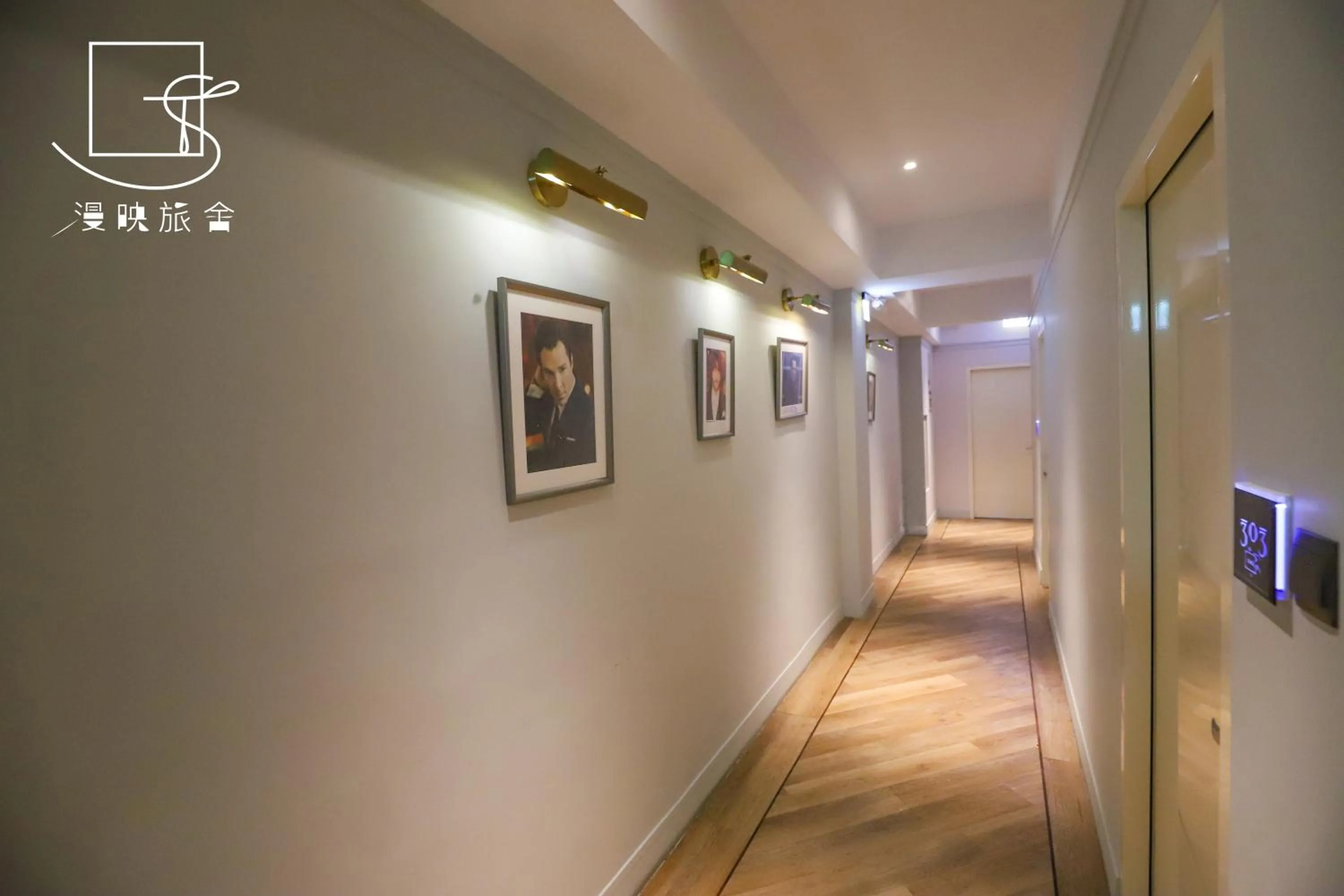 Logo/Certificate/Sign in Slow Town Hotel-Reel