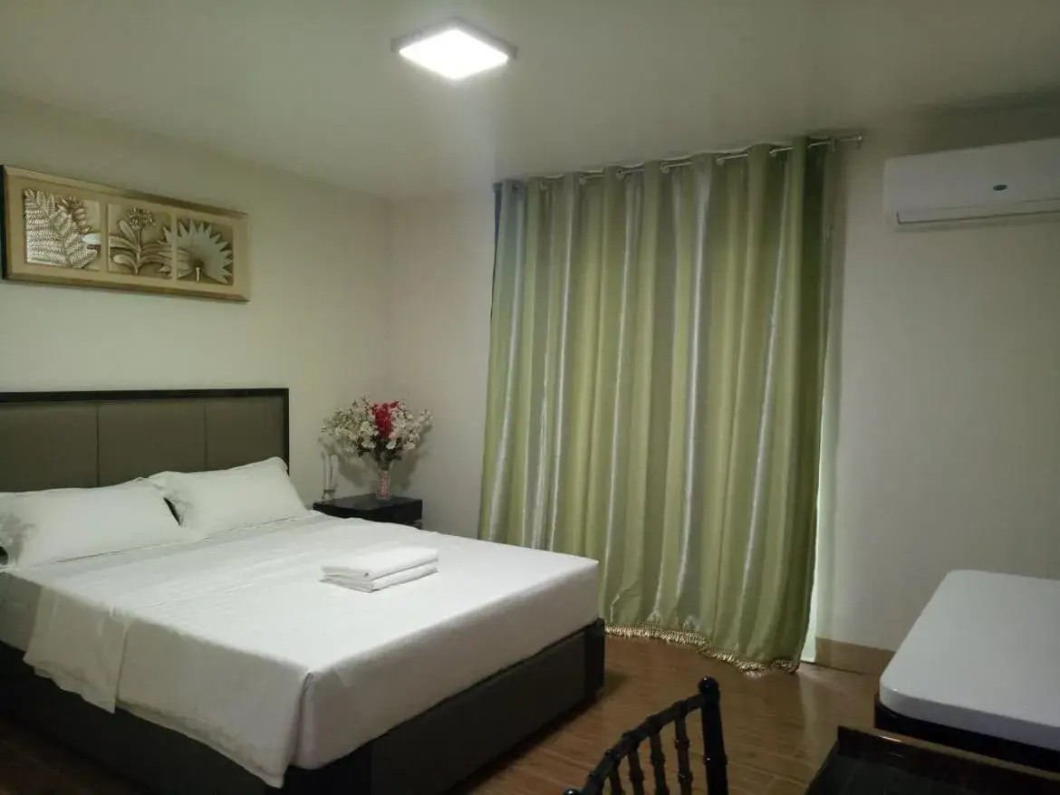 Bed in Meaco Royal Hotel - Batangas City Bed in Meaco Royal Hotel - Batangas City