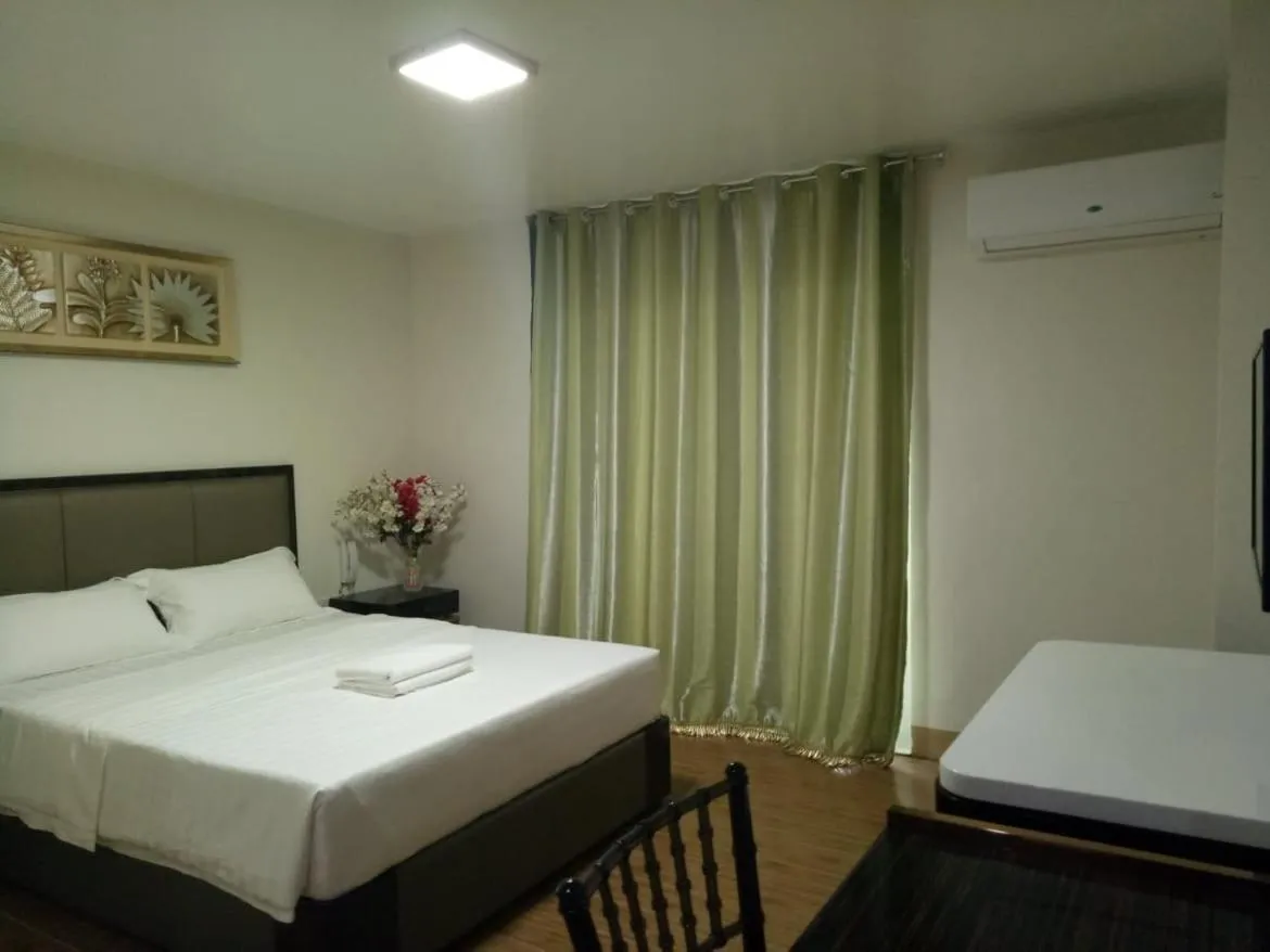 Bed in Meaco Royal Hotel - Batangas City