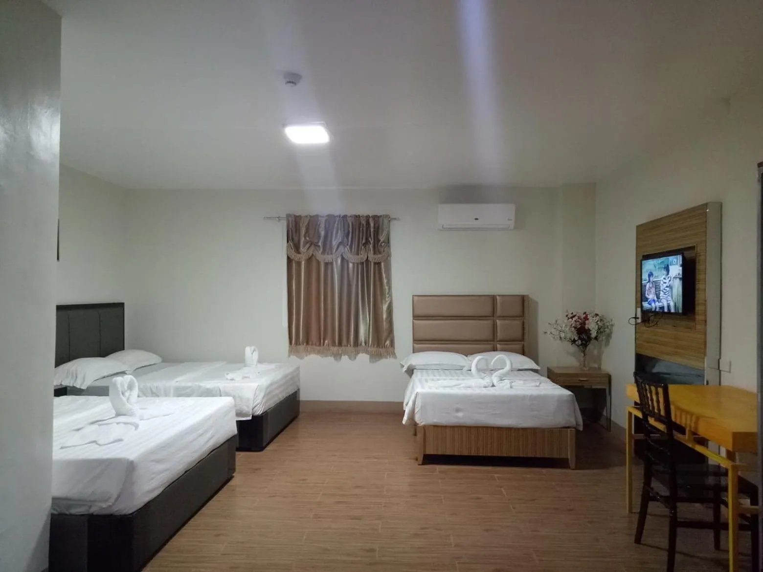 Bed in Meaco Royal Hotel - Batangas City