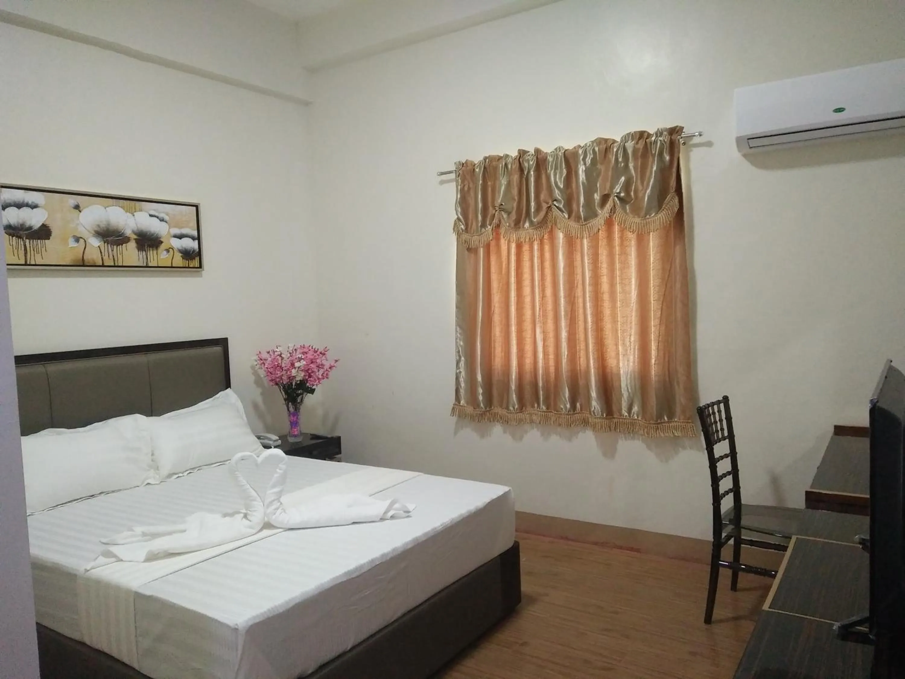Bed in Meaco Royal Hotel - Batangas City
