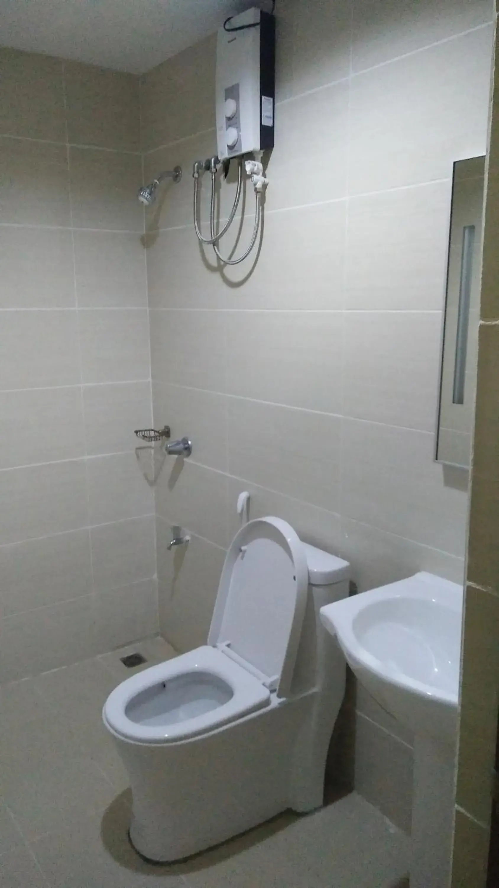 Toilet in Meaco Royal Hotel - Batangas City Toilet in Meaco Royal Hotel - Batangas City