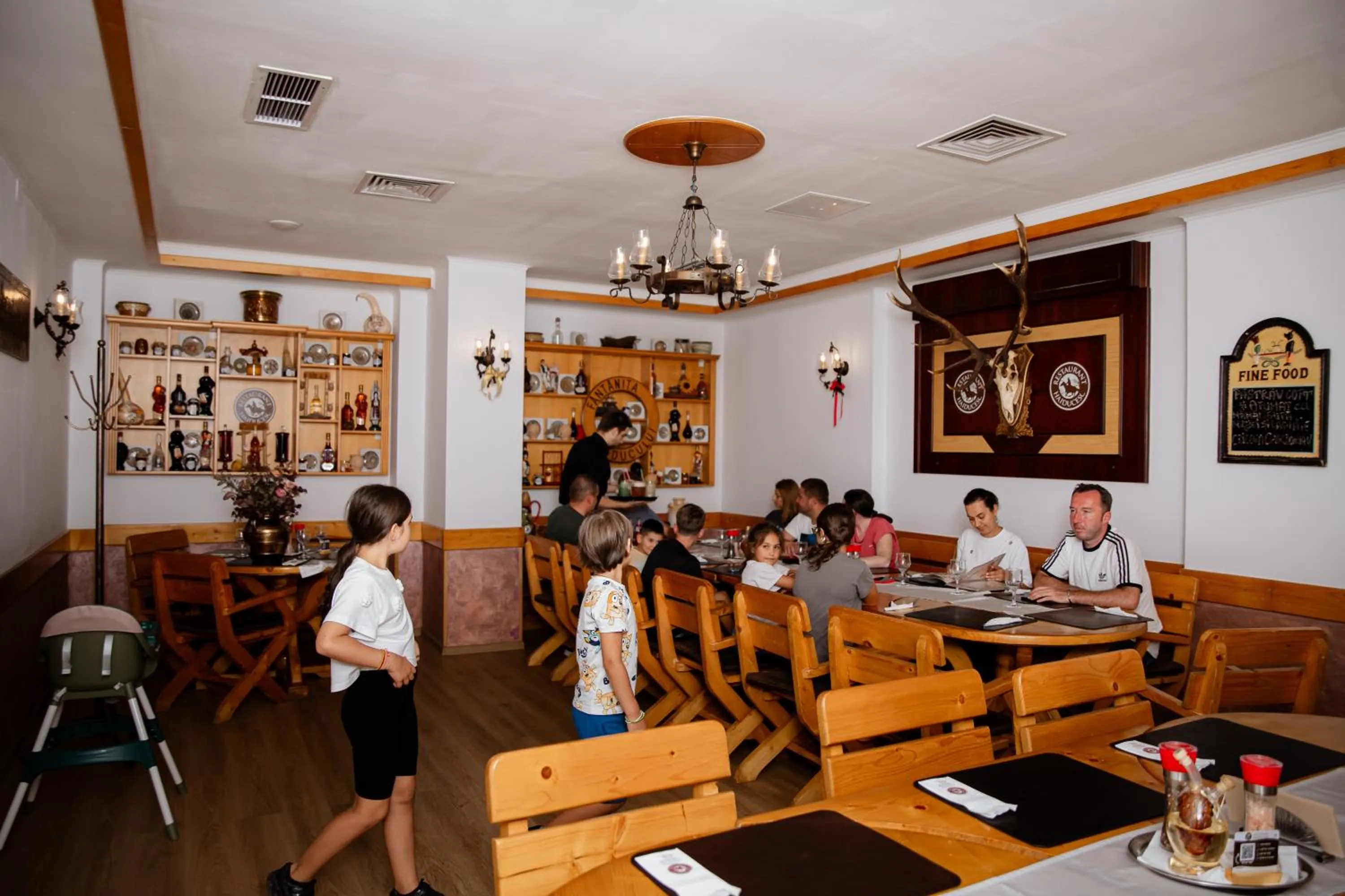 Restaurant/places to eat in Hotel Fantanita Haiducului