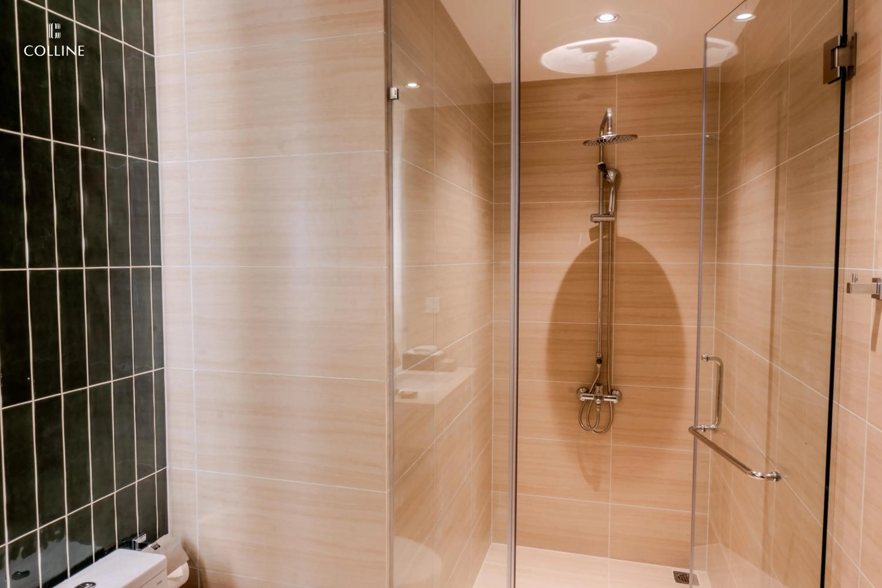 Shower in Colline Dalat