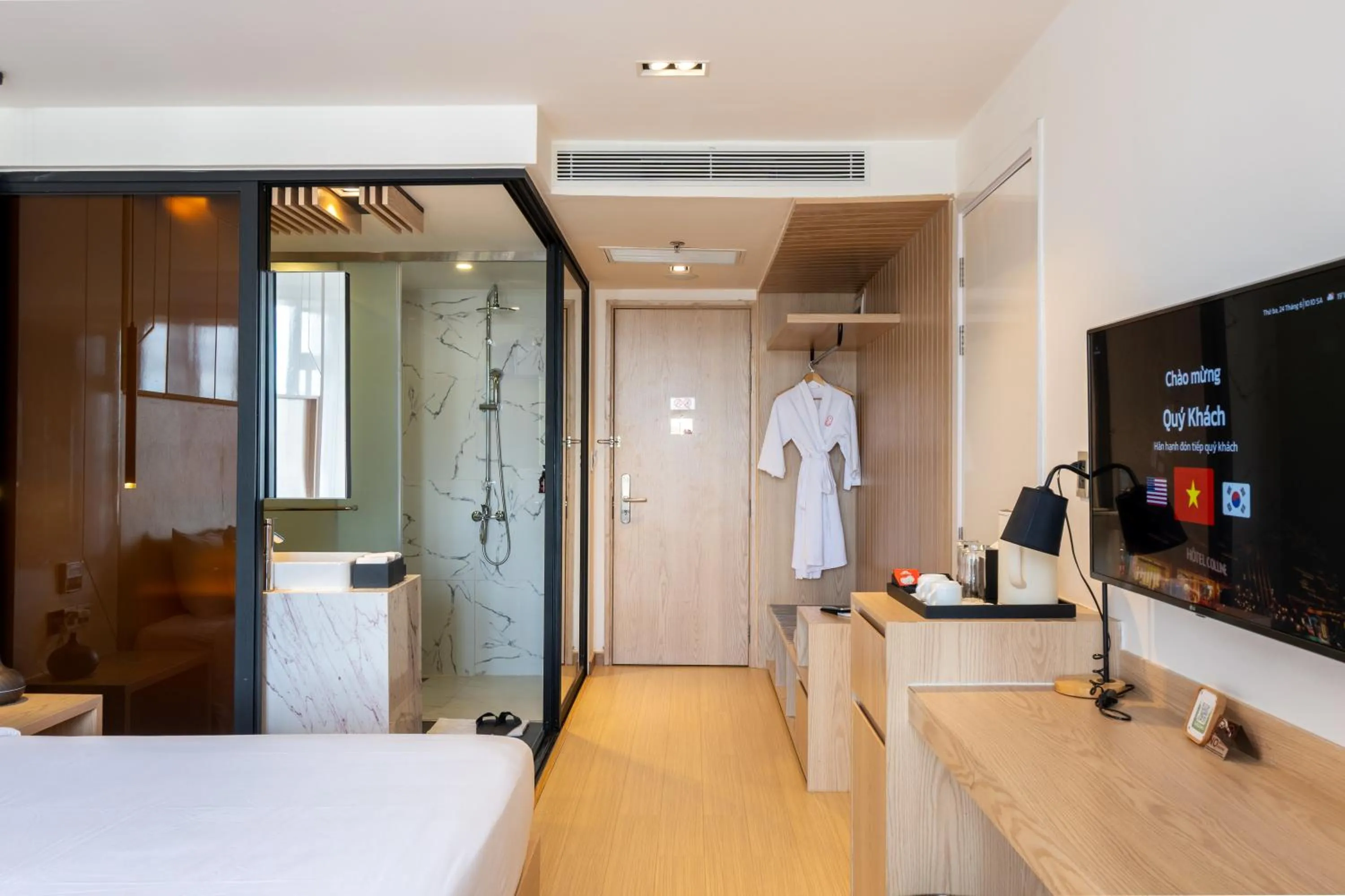 Toilet, Bed in Colline Dalat