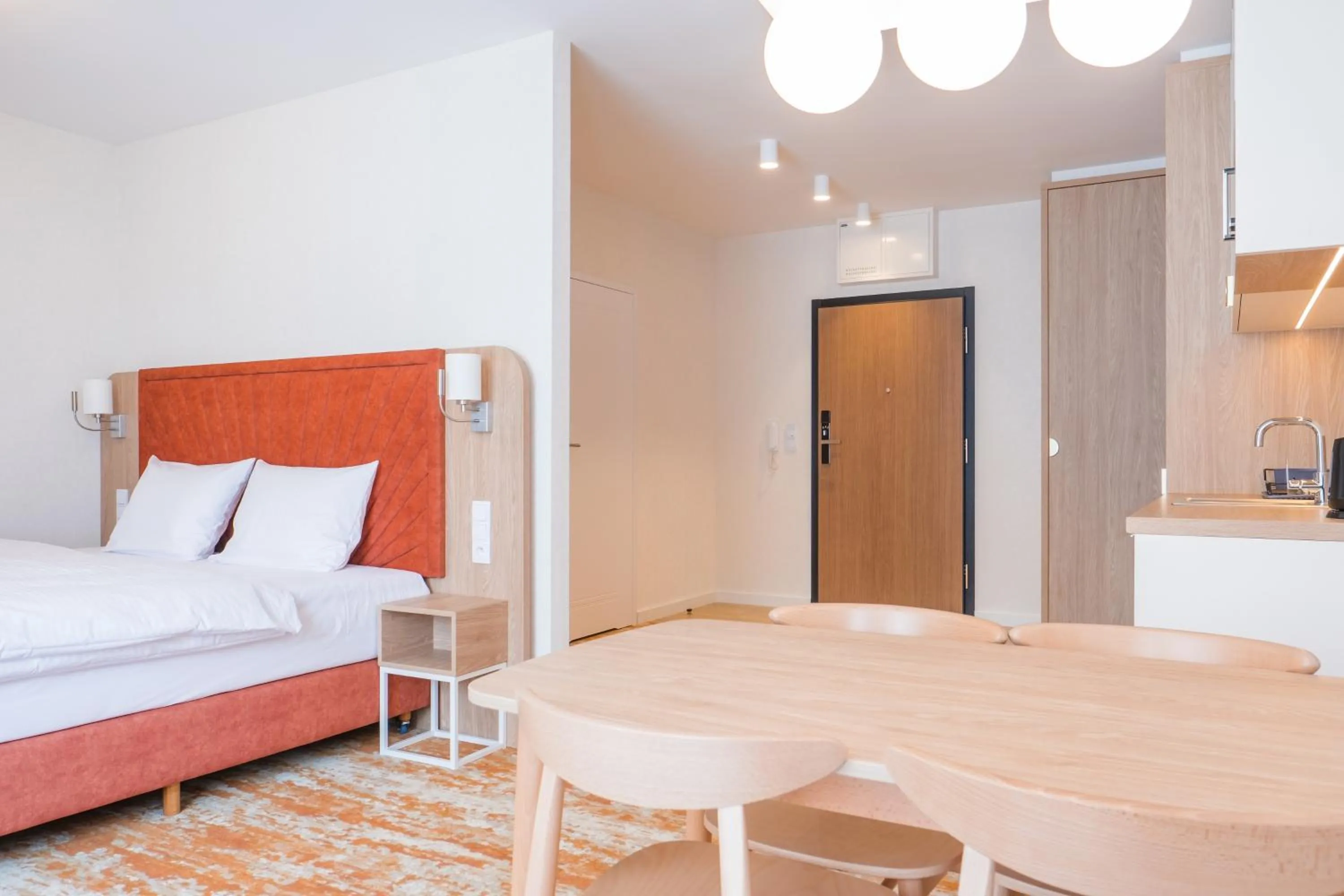 Kitchen or kitchenette, Bed in AQUA RESORT by Bel Mare