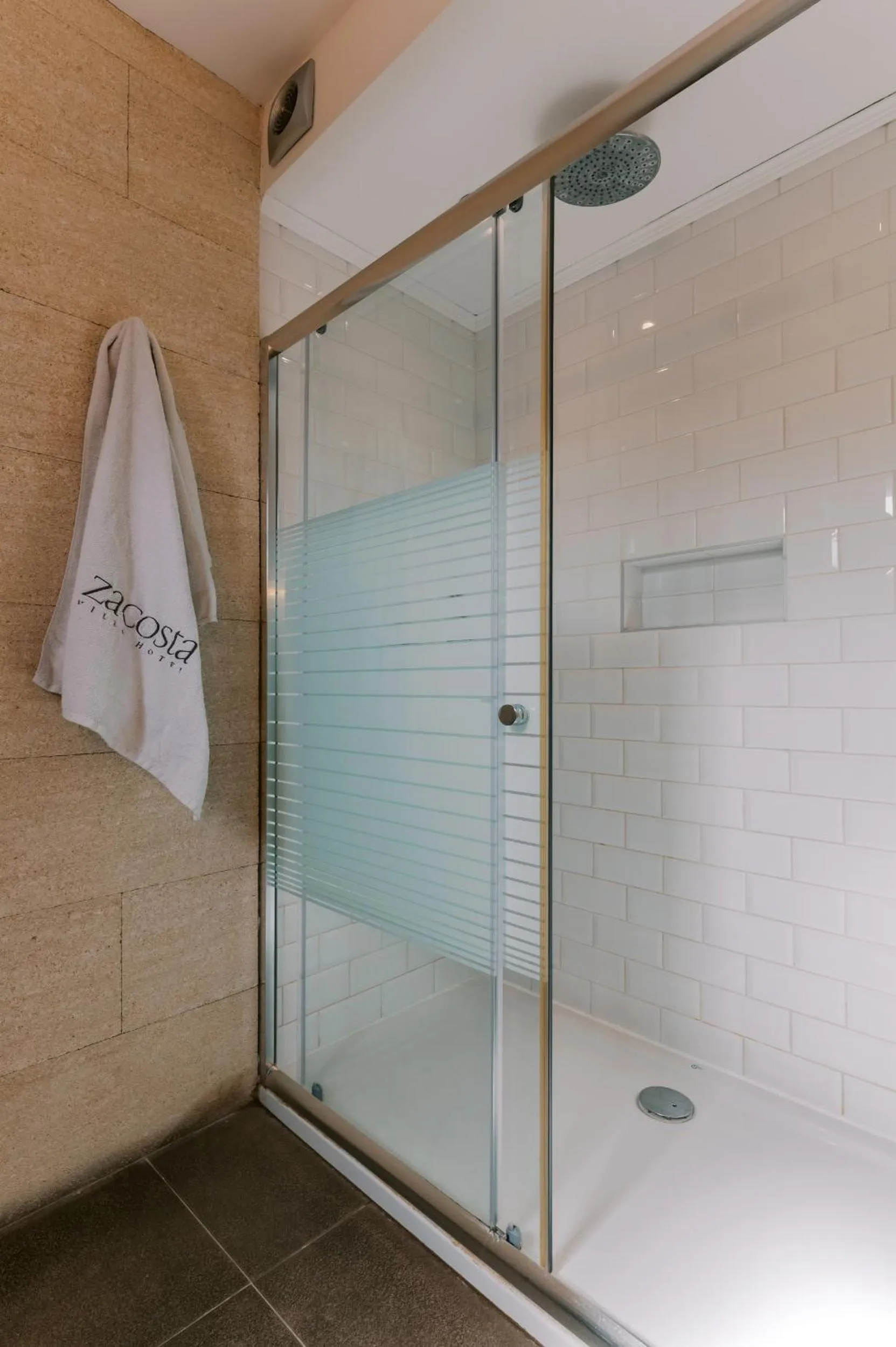 Shower in Zacosta Villa Hotel